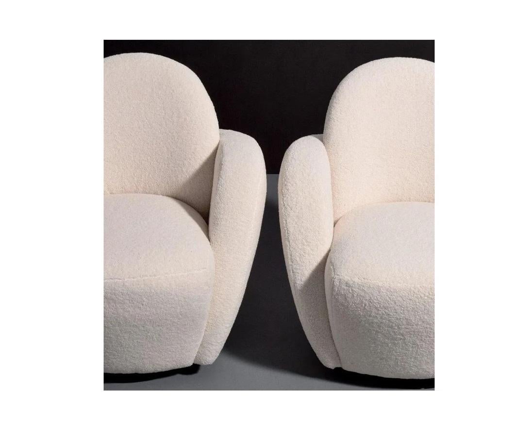 Pair of Vladimir Kagan Swivel Lounge Chairs in Ivory Bouclé In Excellent Condition In Dallas, TX