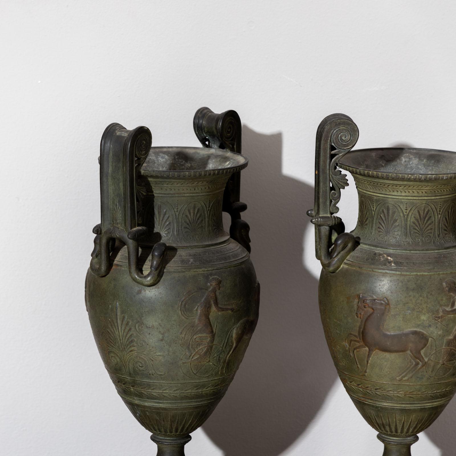 Bronze Paire d'artisans à volute d'après l'Antiquité, Italie 19ème siècle en vente