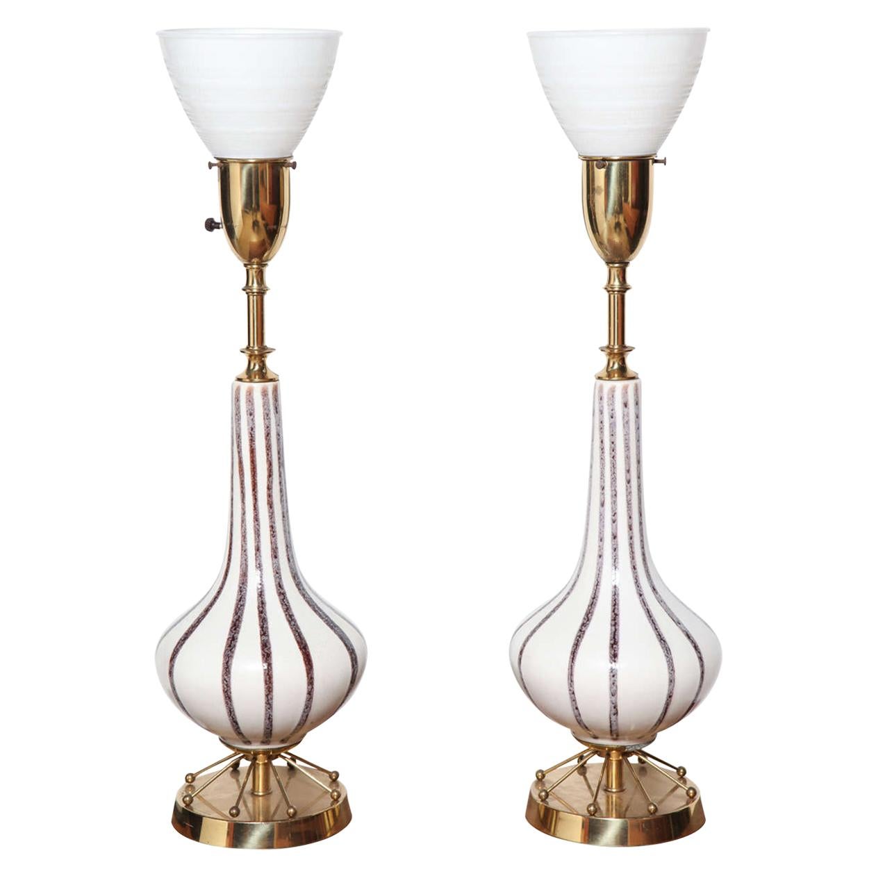Ein Paar Vontury-Lampen für Rembrandt Lamp Co. Handbemalte Tischlampen aus Keramik