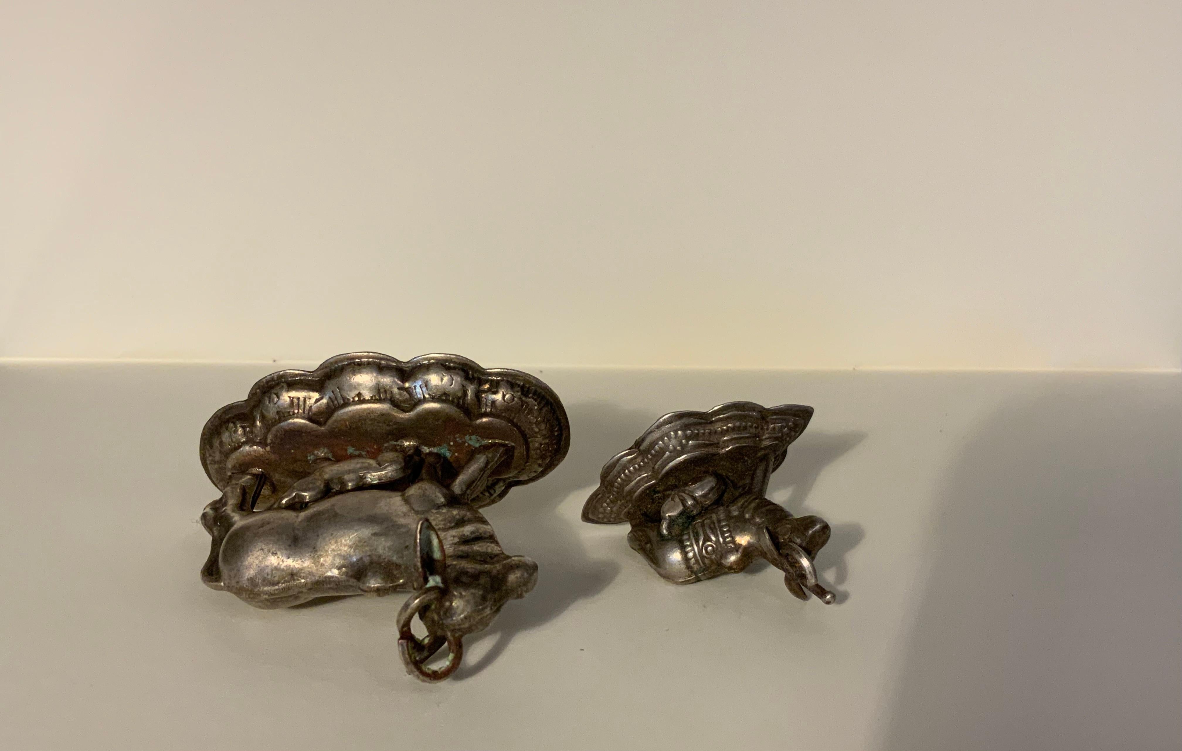 XIX secolo Coppia di figure votive di mucca in argento - Rajasthan, XIX-inizio XX secolo in vendita