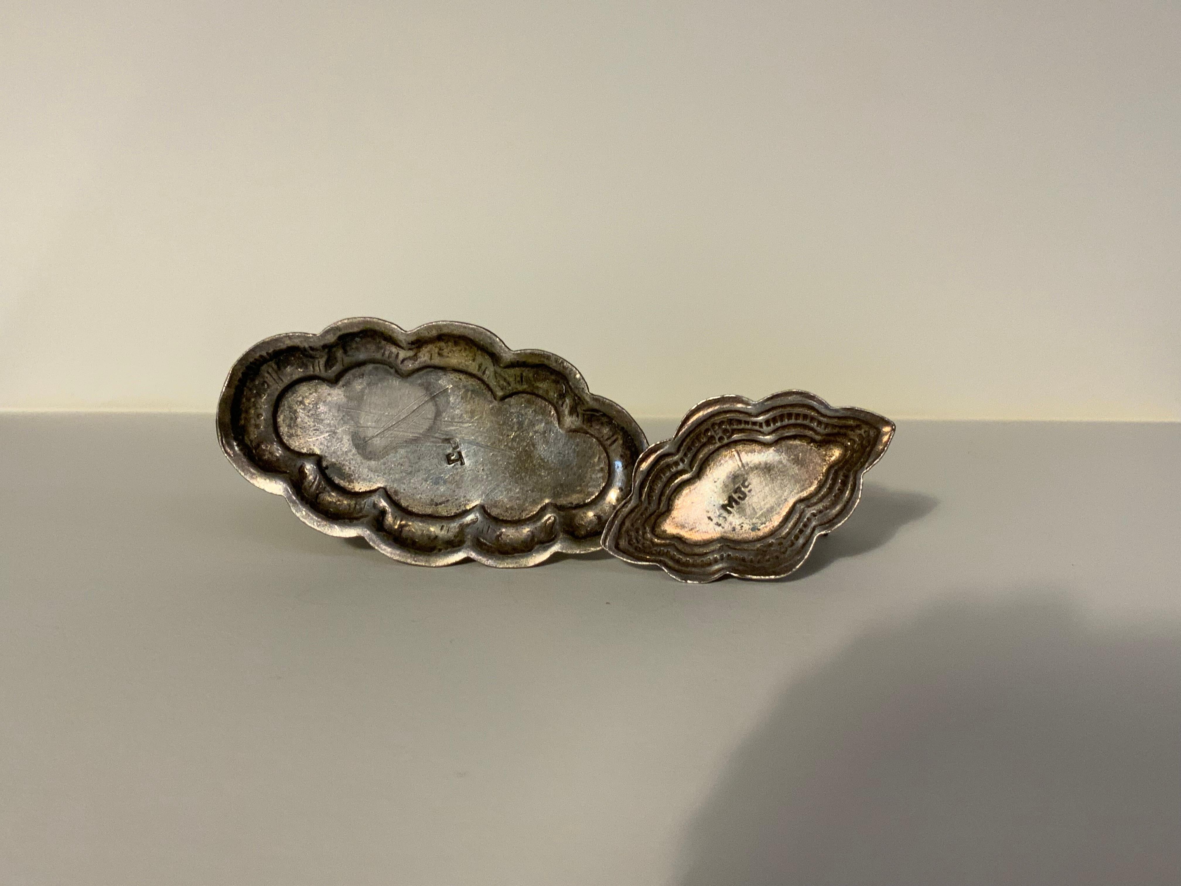 Argento Coppia di figure votive di mucca in argento - Rajasthan, XIX-inizio XX secolo in vendita