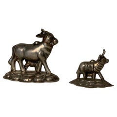 Paire de figurines de vaches en argent - Rajasthan, 19e - début du 20e siècle