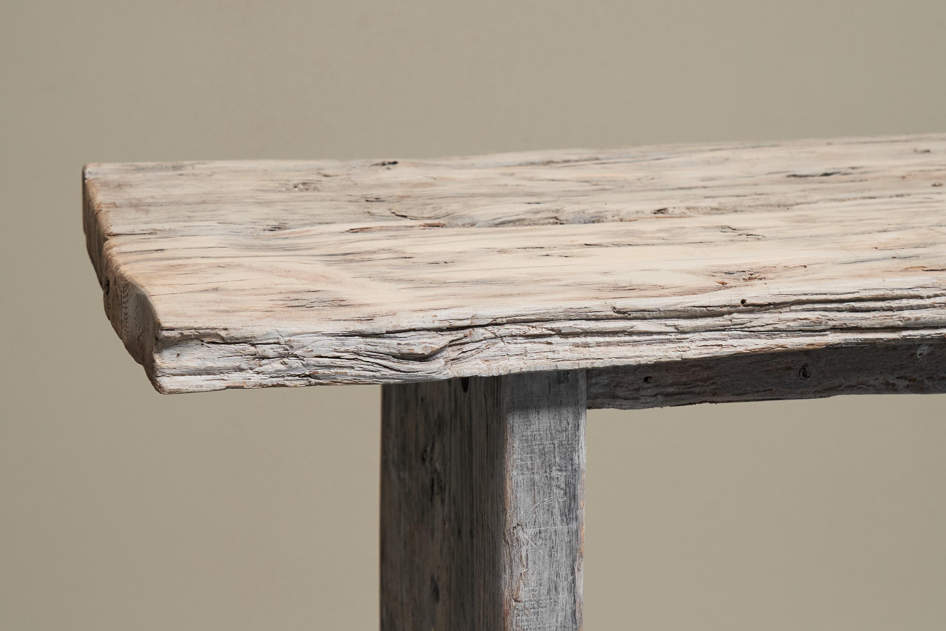 Fatto a mano Coppia di tavolini da salotto in stile Wabi Sabi in Wood antico recuperato in vendita