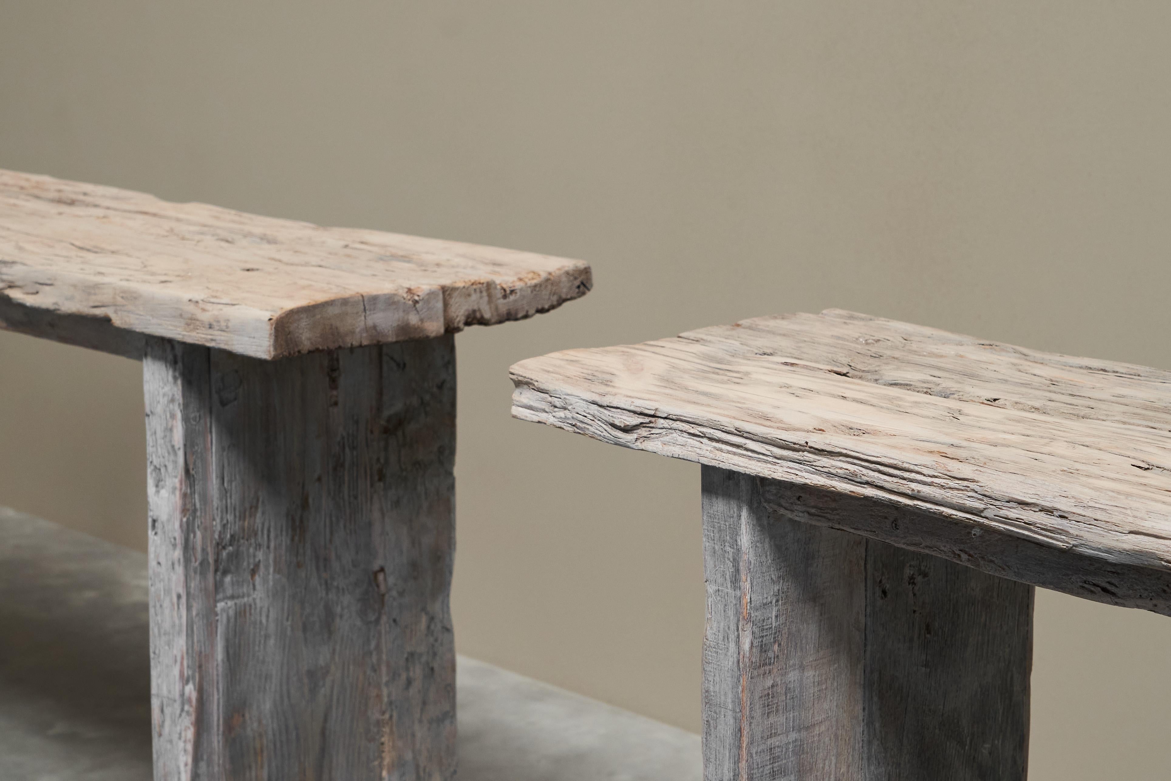 Coppia di tavolini da salotto in stile Wabi Sabi in Wood antico recuperato In condizioni buone in vendita a Meer, VAN