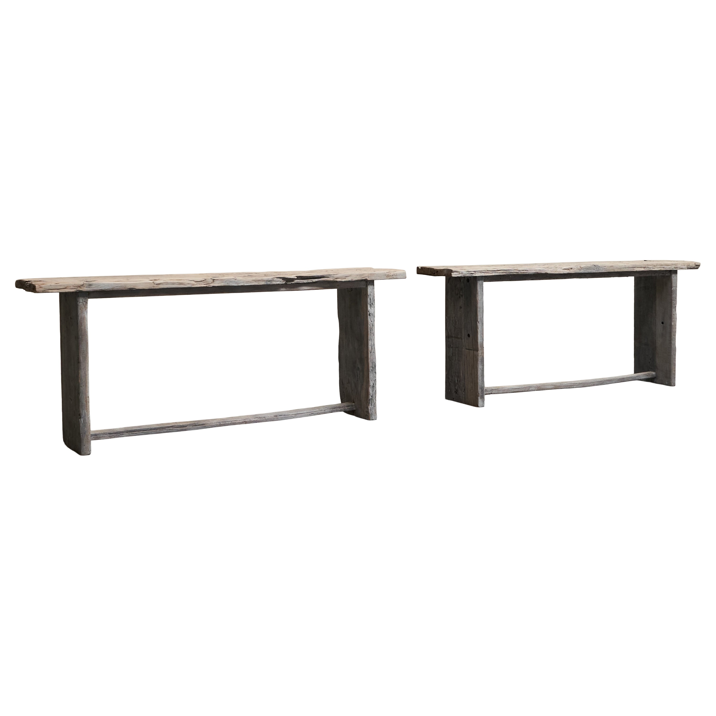 Coppia di tavolini da salotto in stile Wabi Sabi in Wood antico recuperato in vendita