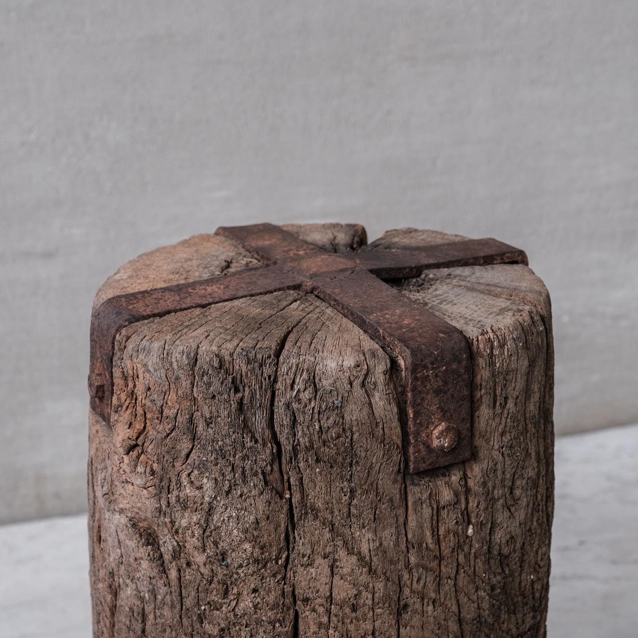 Bois Paire de tables d'appoint espagnoles rustiques en bois de style Wabi Sabi en vente