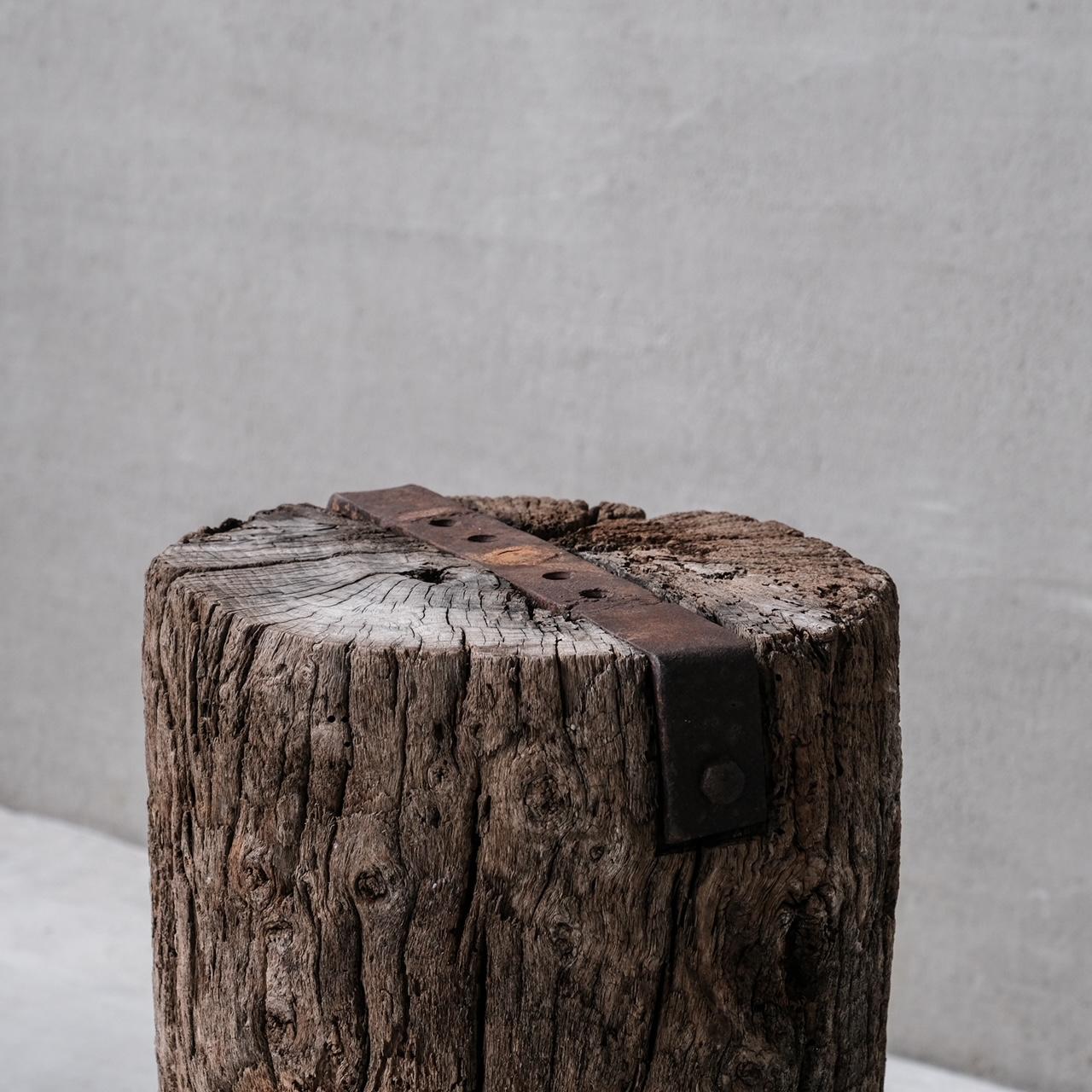 Paire de tables d'appoint espagnoles rustiques en bois de style Wabi Sabi en vente 1
