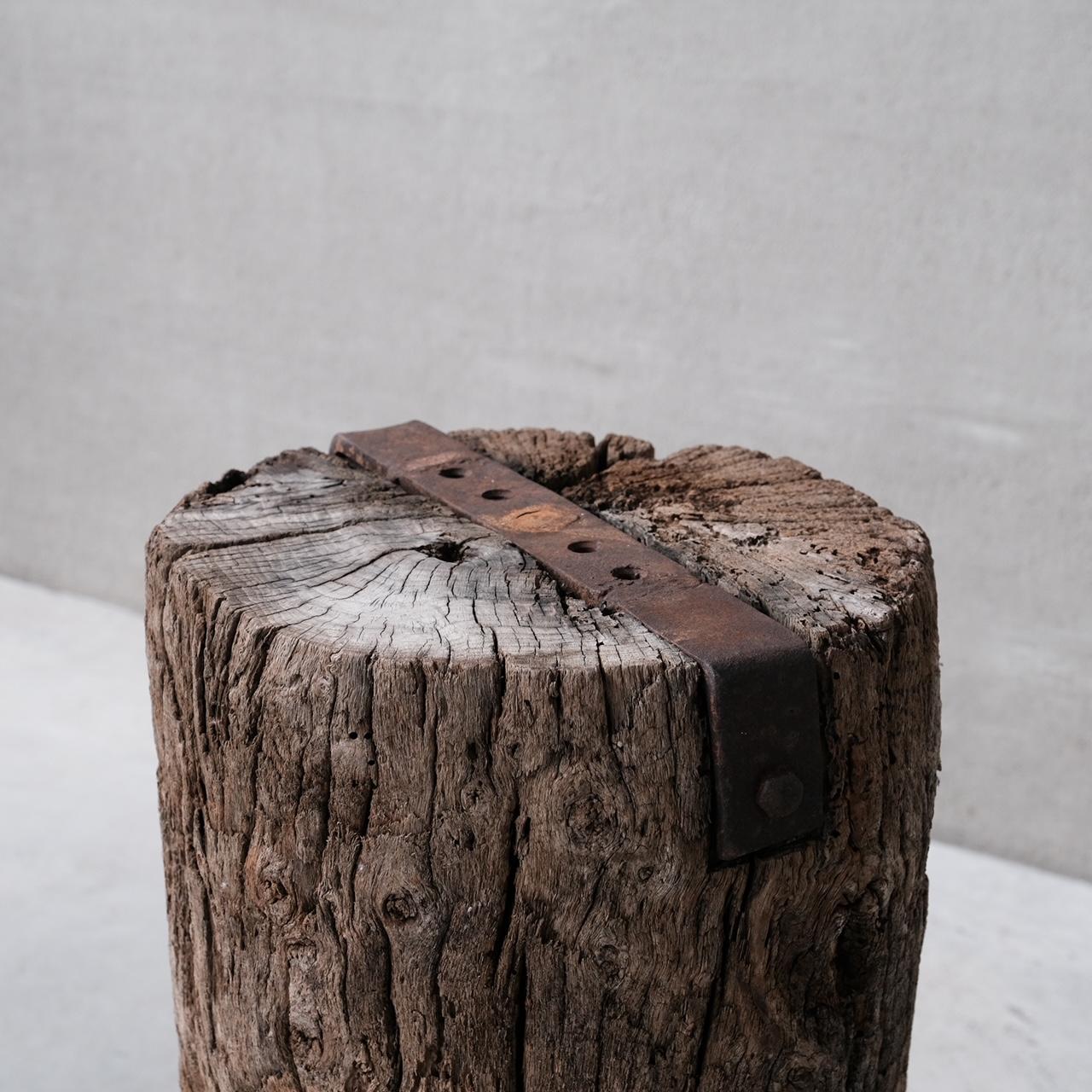 Paire de tables d'appoint espagnoles rustiques en bois de style Wabi Sabi en vente 2