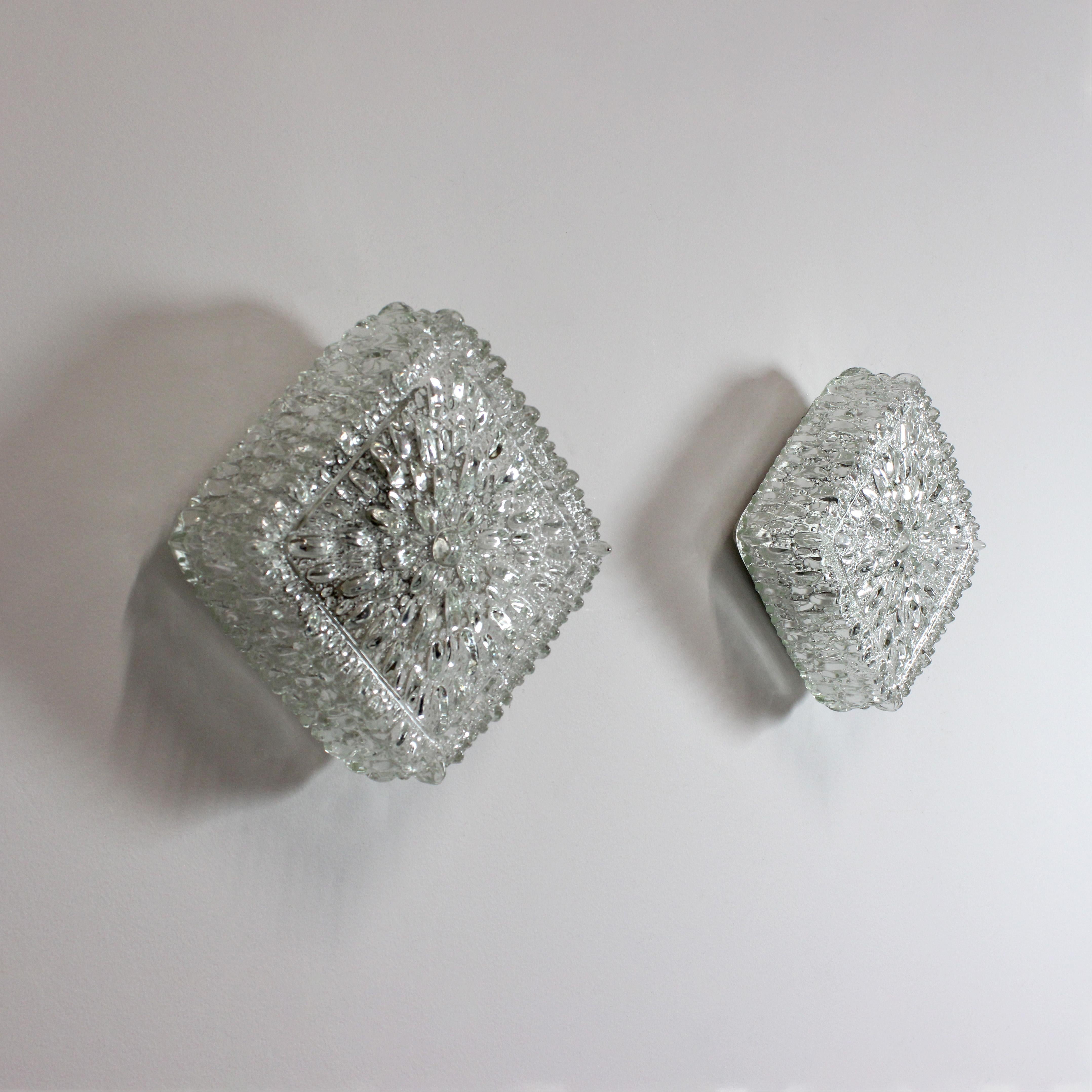 Pair of wall/ceiling sconces in natural-colored pressed glass - Helena Tynell - for Limburger Leuchten - c. 1960 - Germany

Dimensions: 29 x 29 x 13 cm