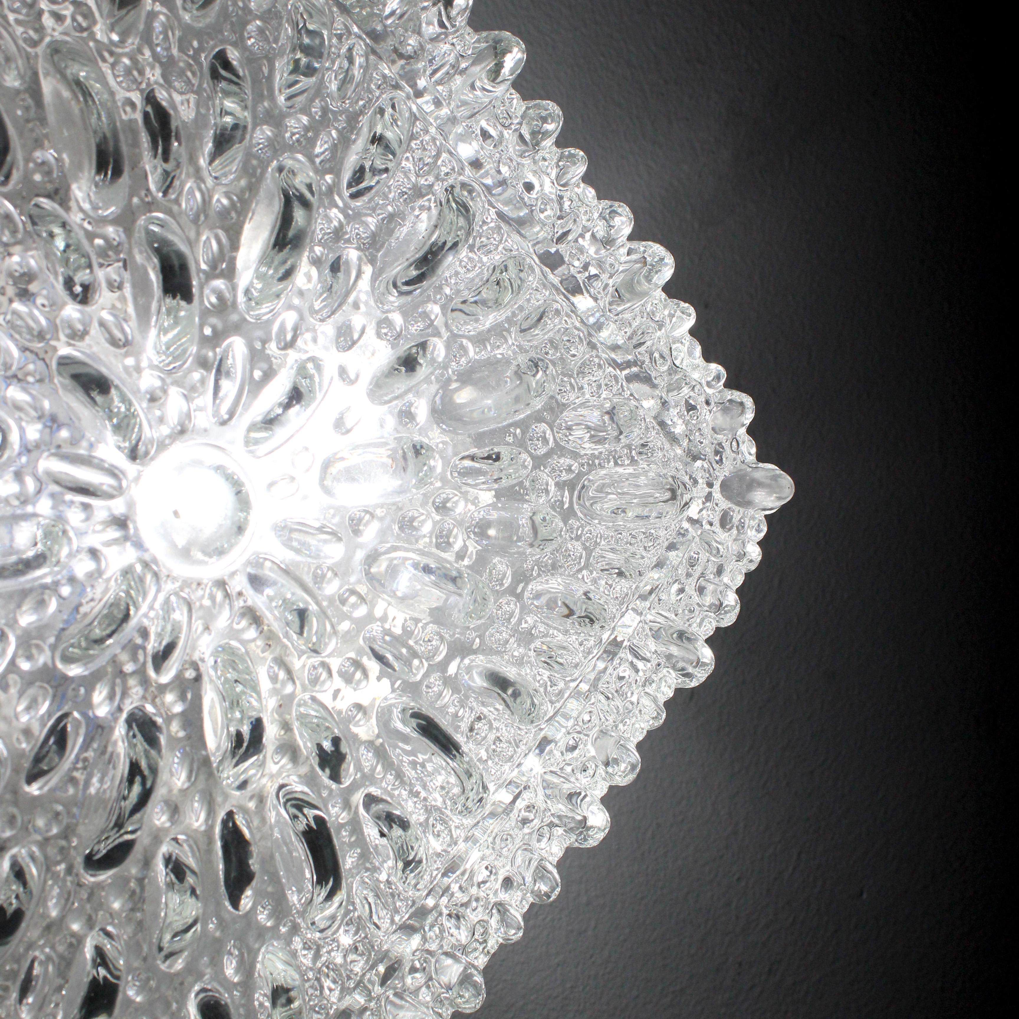 Pair of wall/ceiling sconces in natural-colored pressed glass - Helena Tynell - en Bueno estado para la venta en Madrid, España