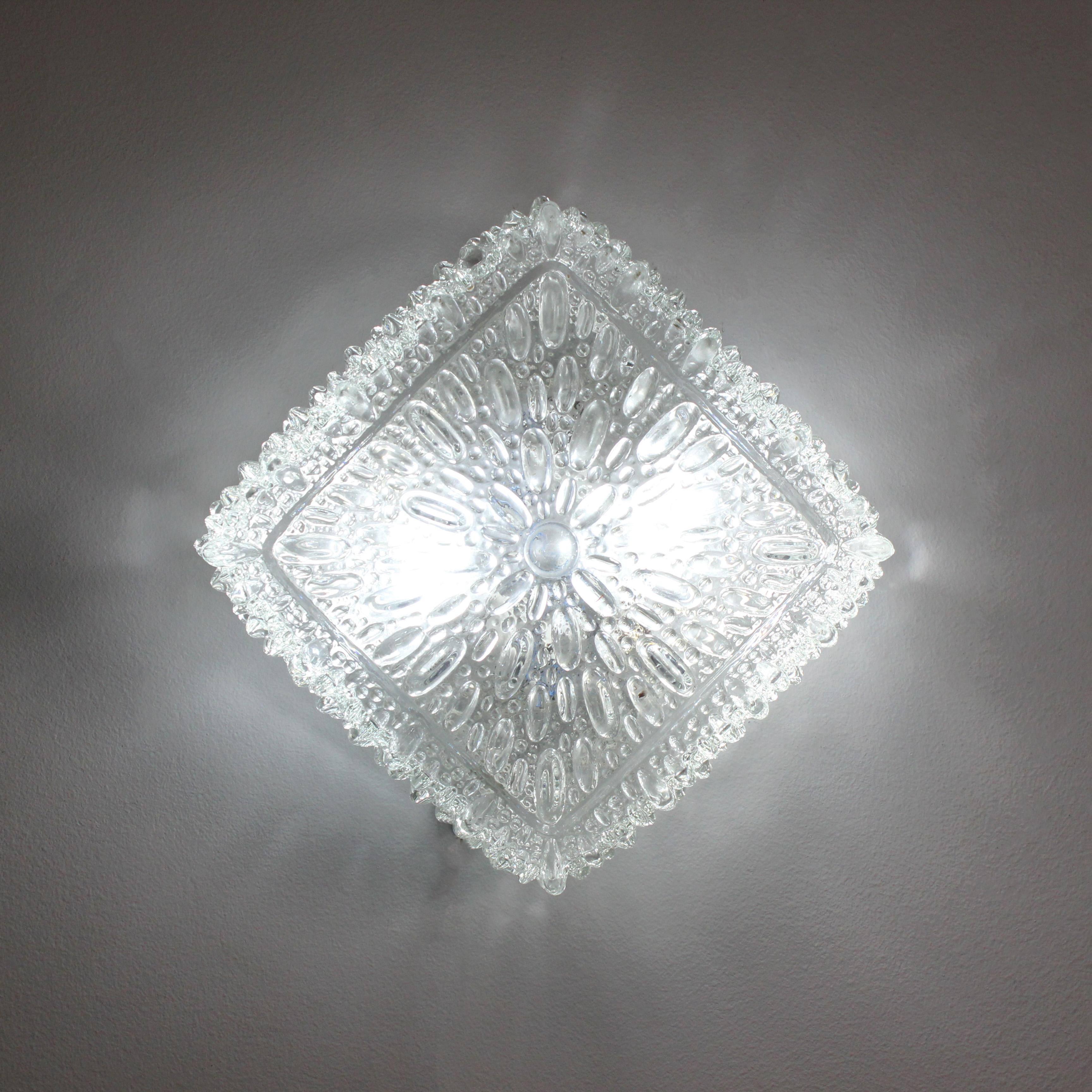 Pair of wall/ceiling sconces in natural-colored pressed glass - Helena Tynell - mediados del siglo XX en venta