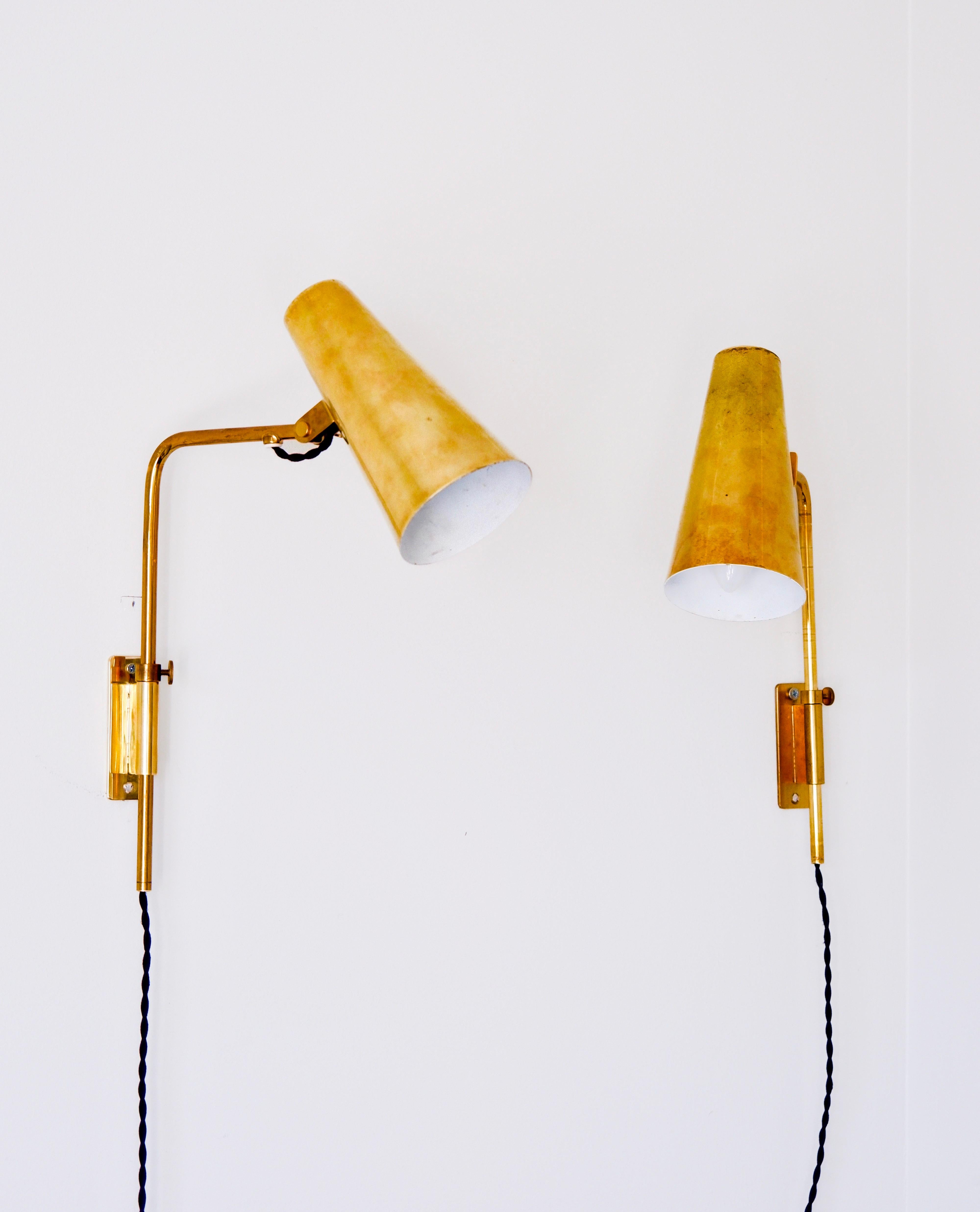 Scandinavian Modern Pair of Wall Lamp Designed by Paavo Tynell Model 9459, for Idman Crica 1950
