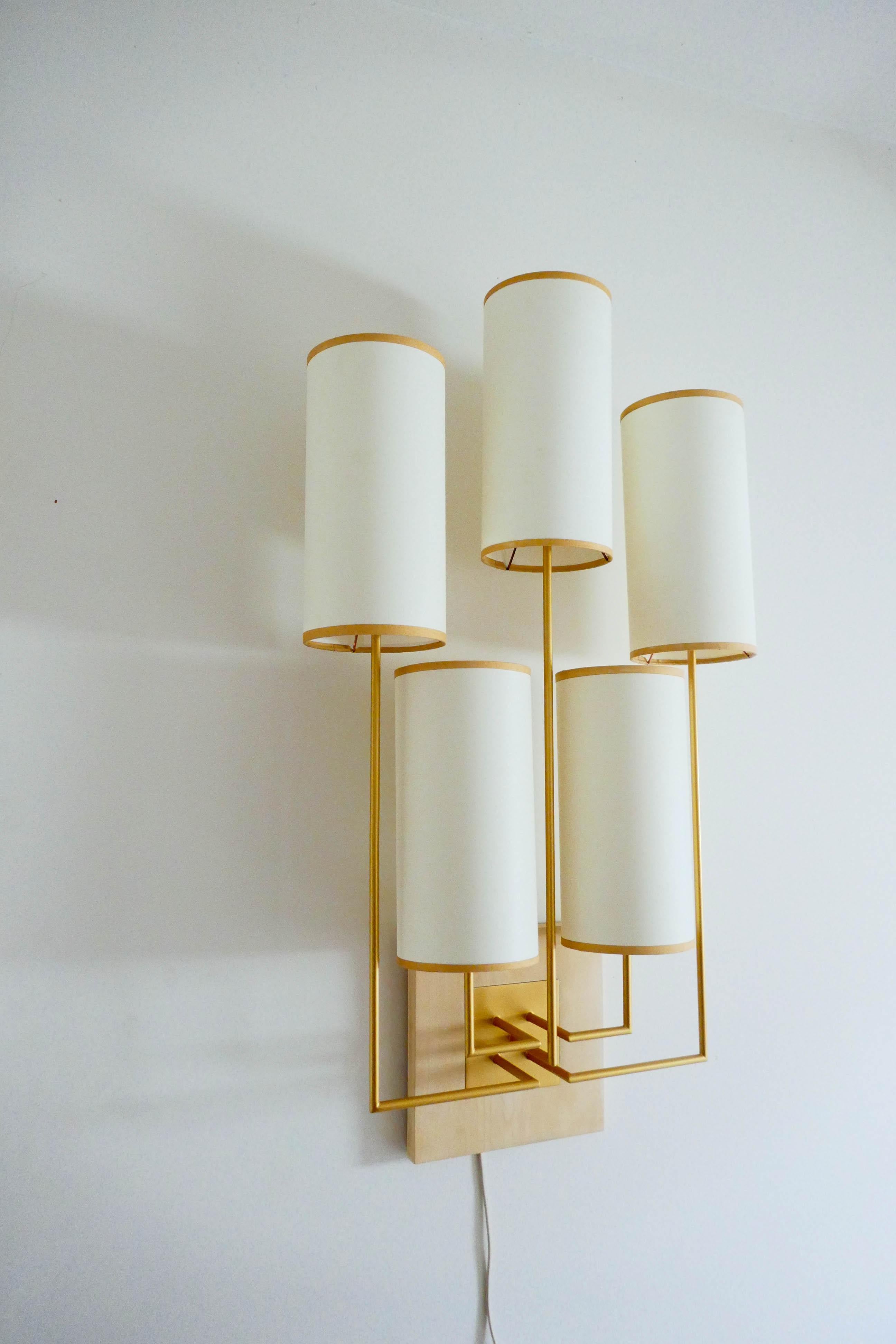 Pair of Wall Lamp Sconce in Gold Patina and White Fabric Lamp Shades For Sale 1