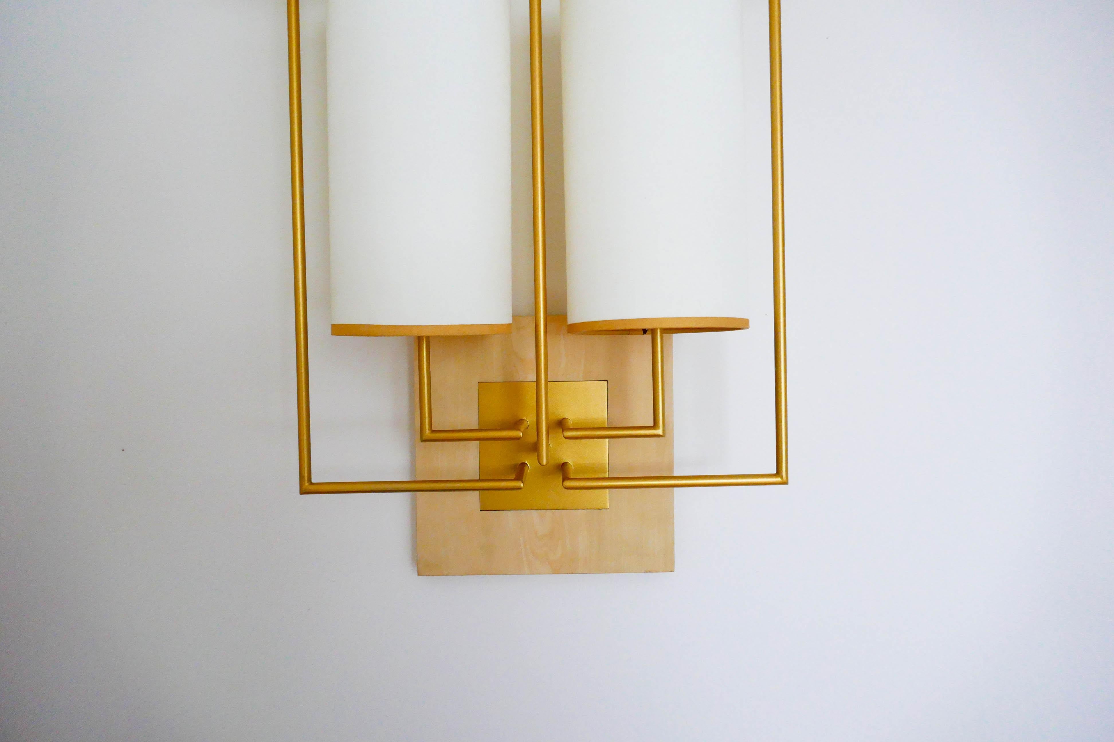 Pair of Wall Lamp Sconce in Gold Patina and White Fabric  Lamp Shades For Sale 1