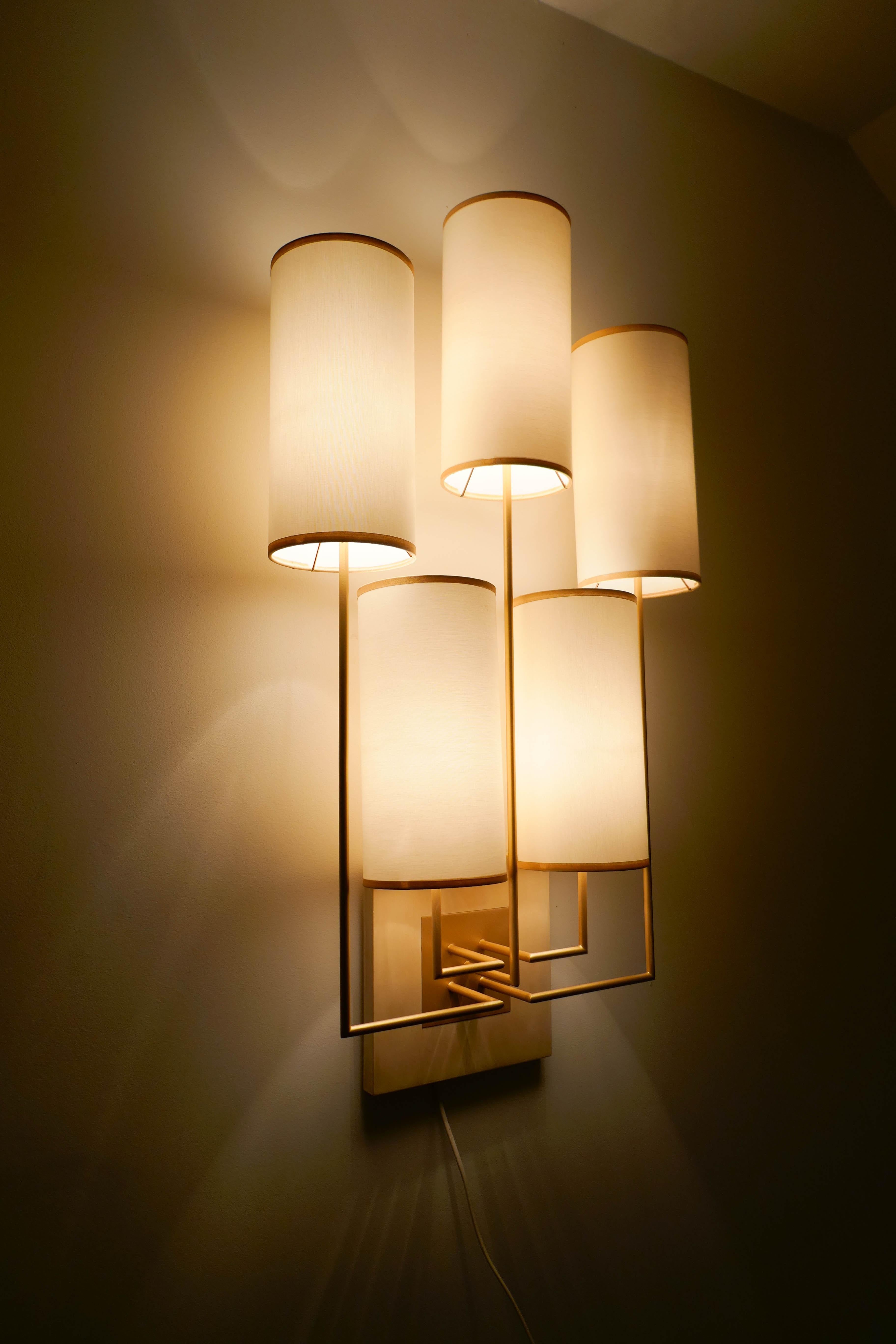 Appliqué Pair of Wall Lamp Sconce in Gold Patina and White Fabric Lamp Shades For Sale