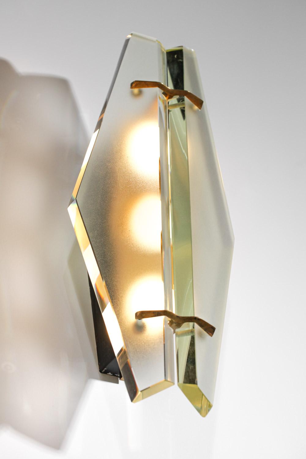 Pair of Italian wall lamps model 1937 of the designer Max Ingrand for the house Fontana Arte of the 60s. Structure in bronze and black lacquered steel (original paint) with a diffuser composed of two frosted glass slabs assembled by a solid brass