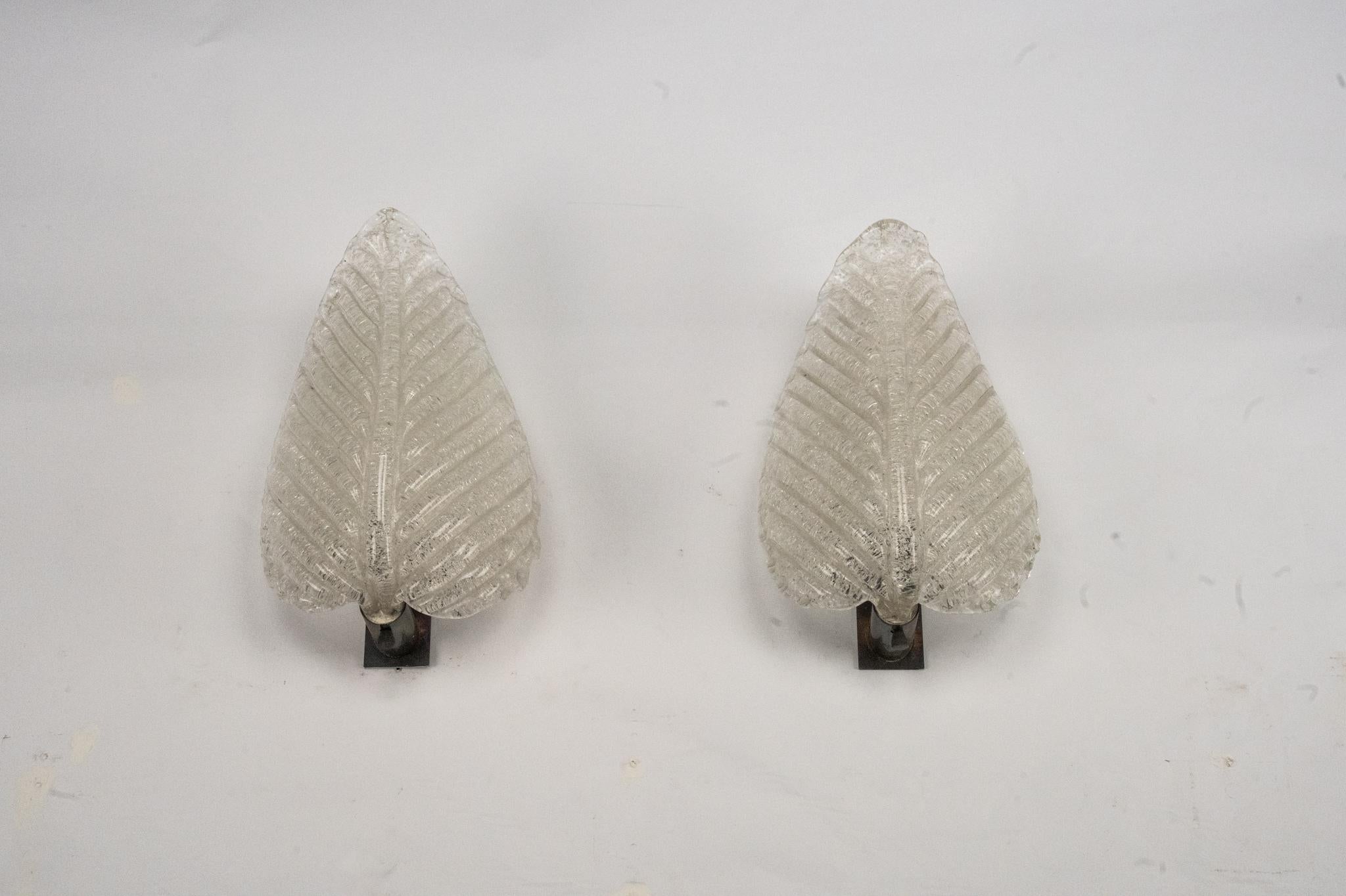 Pareja de apliques de Ercole Barovier en cristal de Murano Rugiadoso, Italia Años 50 Moderno de mediados de siglo en venta