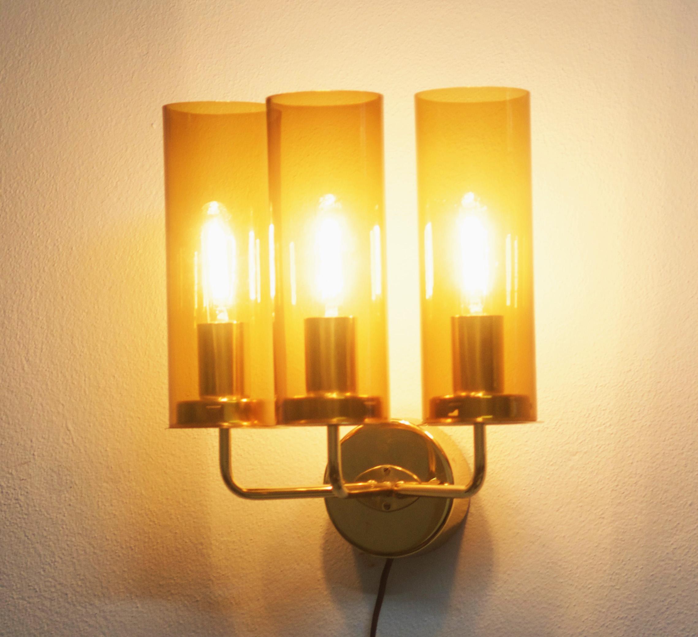 Scandinavian Modern Pair of Wall Lamps by Hans-Agne Jakobsson Model V-169/3 For Sale