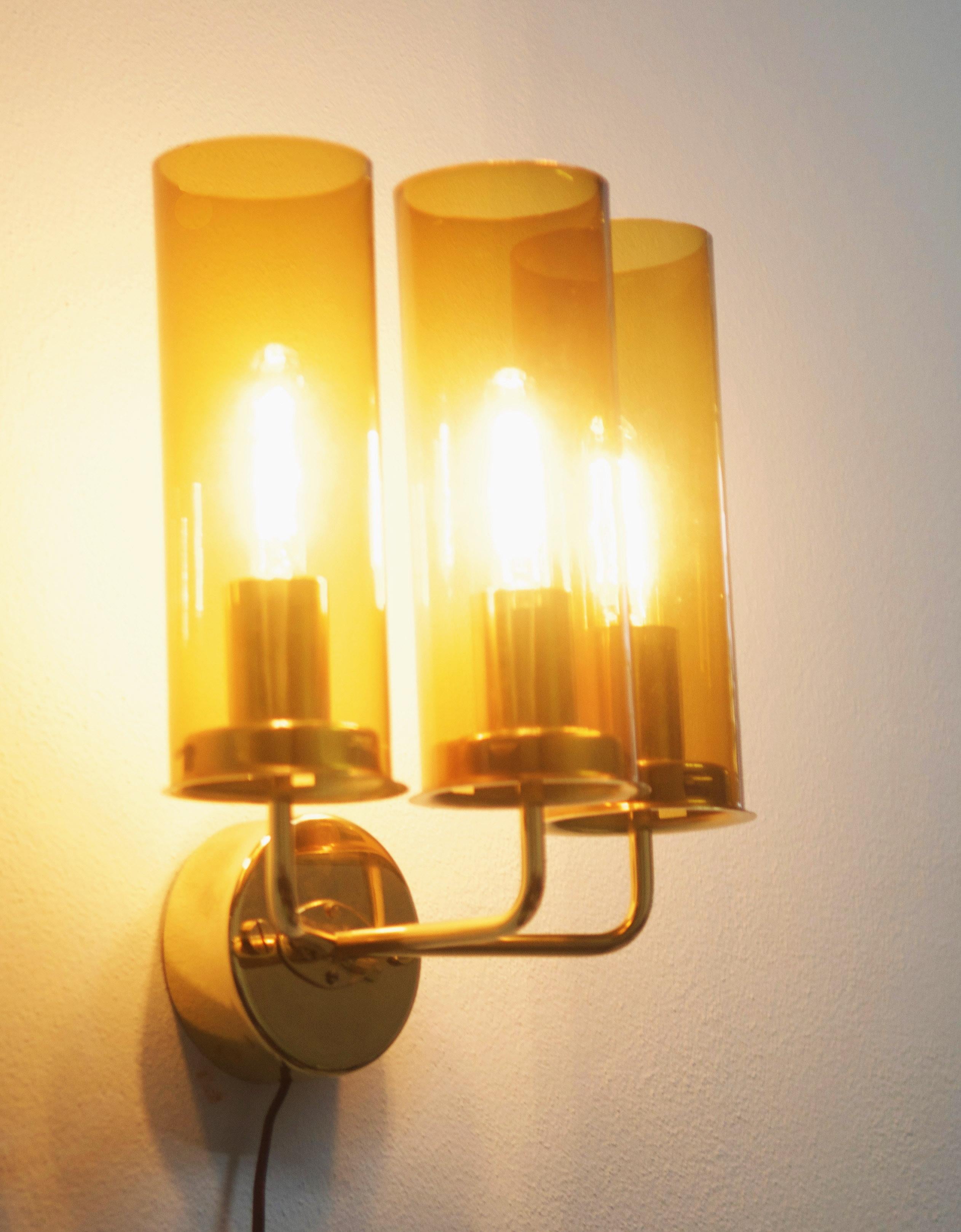 Suédois Paire de lampes murales de Hans-Agne Jakobsson modèle V-169/3 en vente