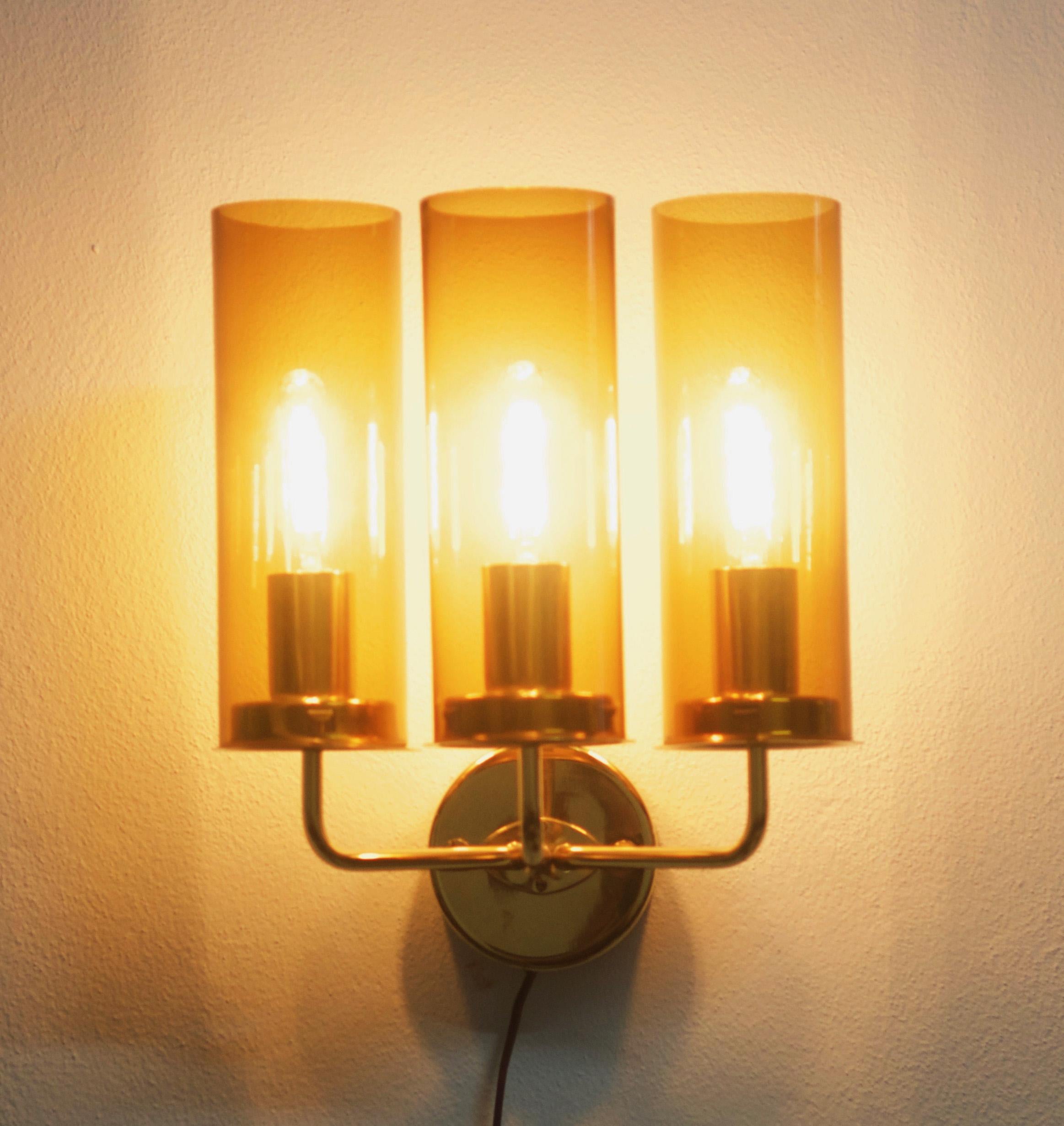 Pair of Wall Lamps by Hans-Agne Jakobsson Model V-169/3 In Excellent Condition For Sale In Vienna, AT