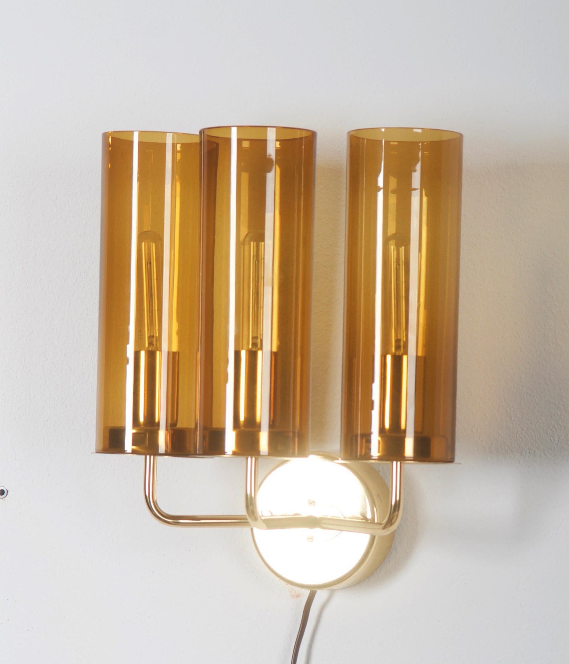 Mid-20th Century Pair of Wall Lamps by Hans-Agne Jakobsson Model V-169/3 For Sale
