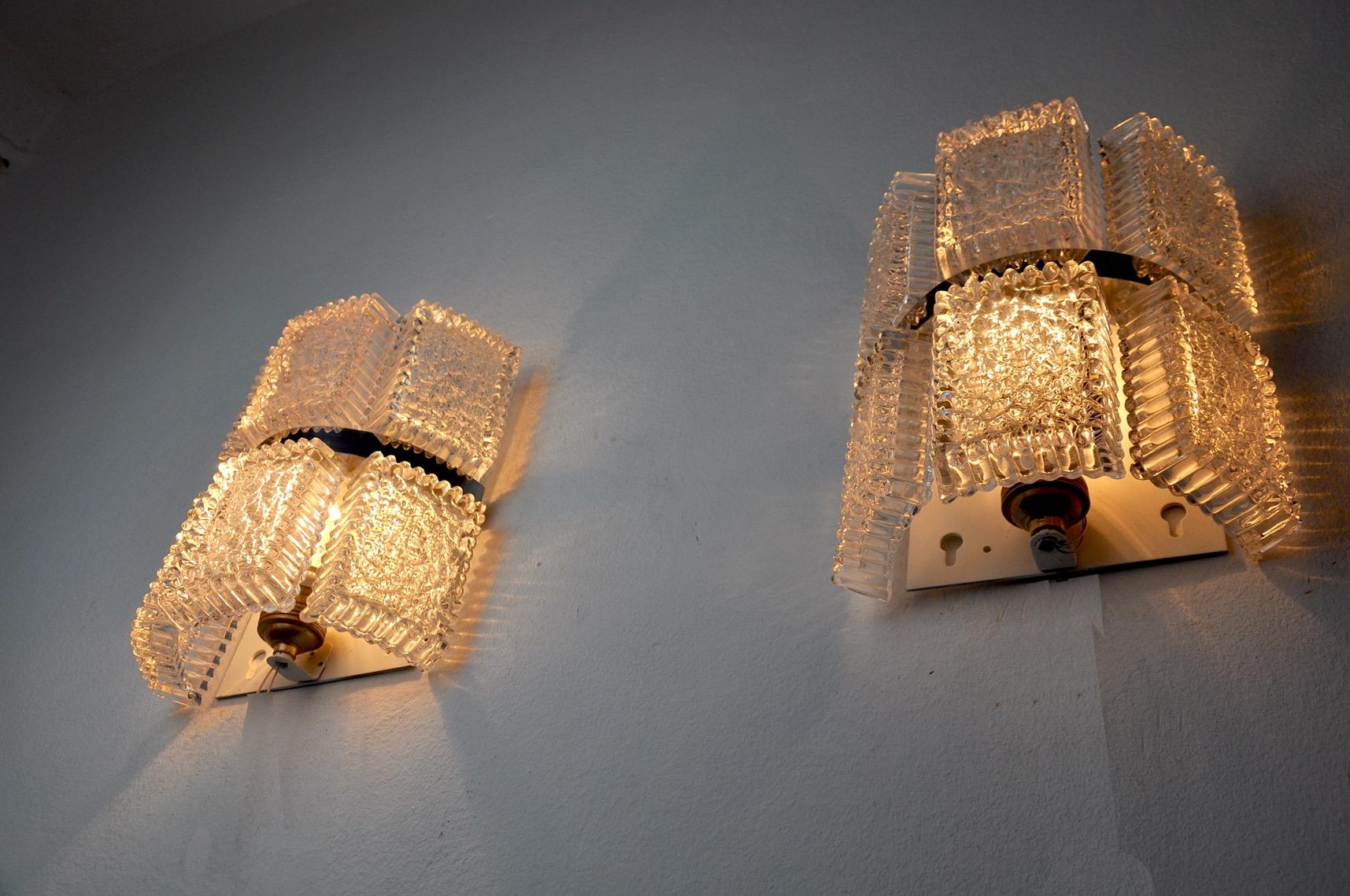 Paire de lampes murales Kaiser Leuchten en verre dépoli, Allemagne, datant d'environ 1960 en vente 1