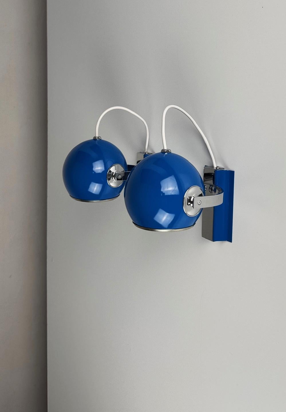 Coppia di lampade da parete di Marca, anni '70, Spagna - A Space Ane Design

Una vivace coppia di lampade da parete spagnole degli anni '70 di Marca, che mette in mostra la geometria giocosa e l'audace contrasto cromatico che hanno definito il