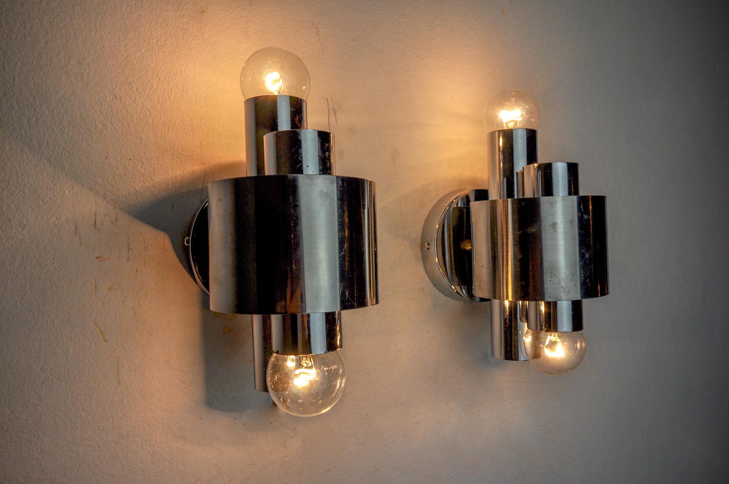 Pair of wall lamps by Sciolari, chromed metal, Italy, 1970 For Sale 1
