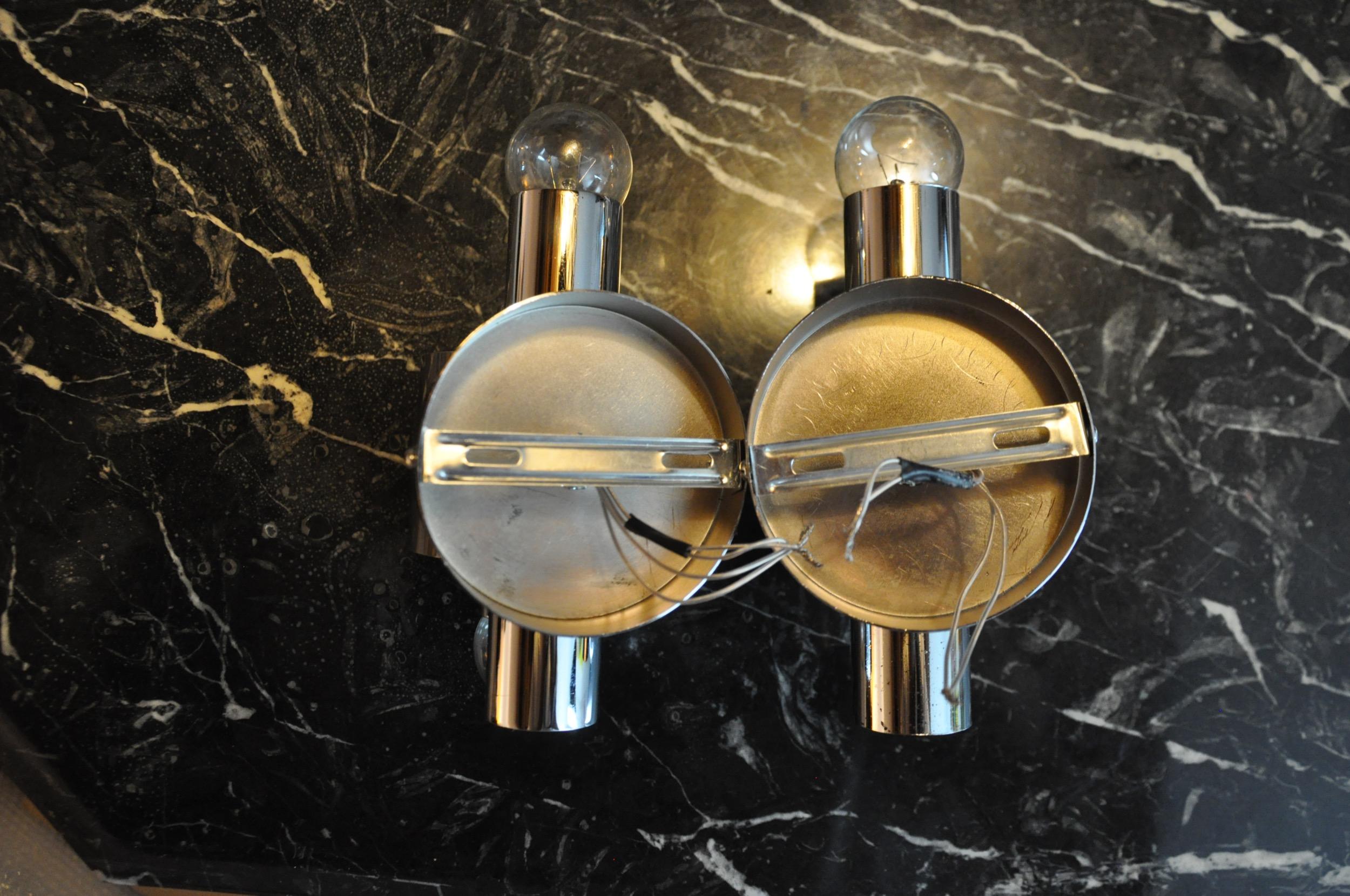 Pair of wall lamps by Sciolari, chromed metal, Italy, 1970 For Sale 2