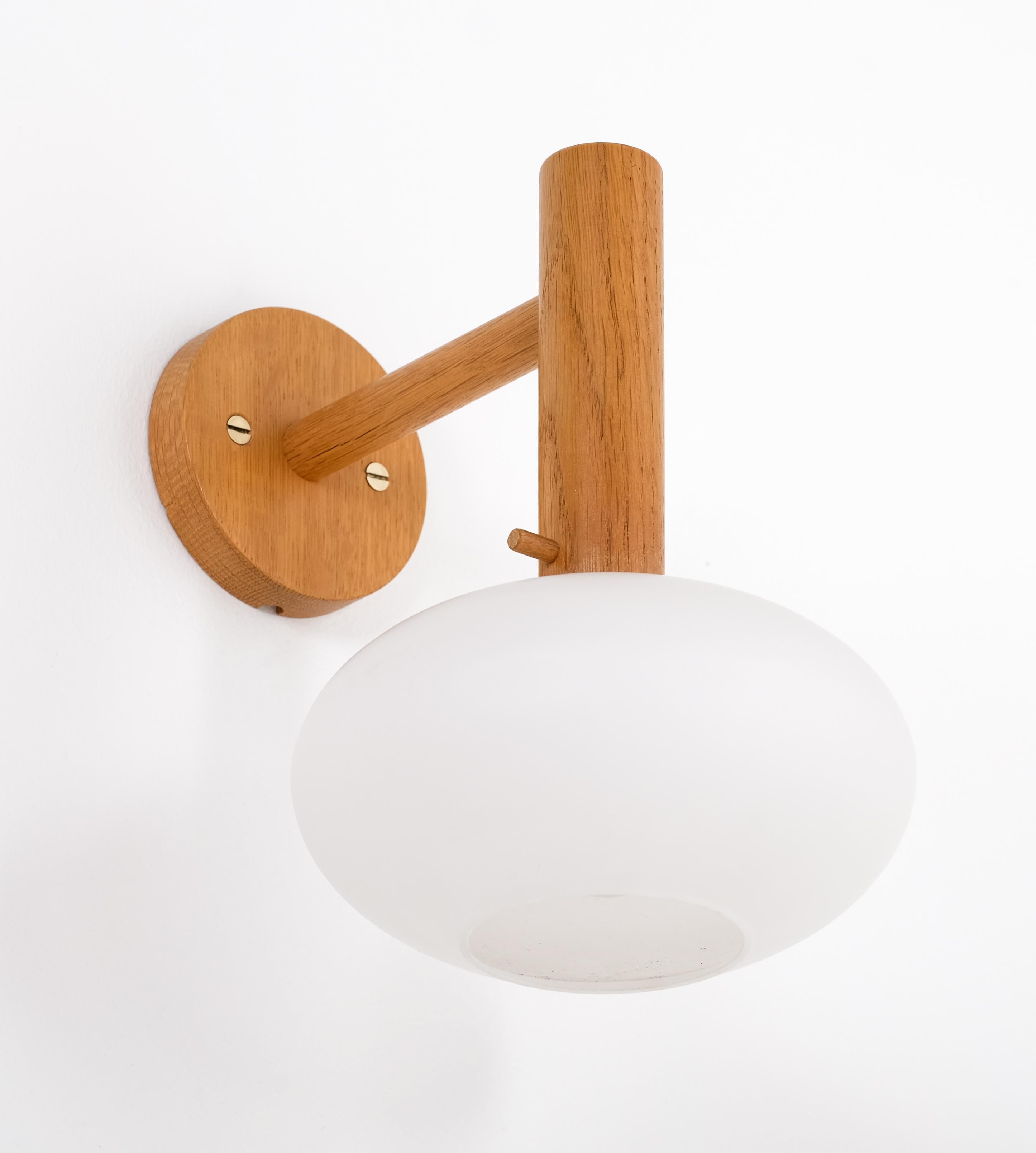 Pair of Wall Lamps by Uno & Östen Kristiansson for Luxus, 1960s For Sale 3