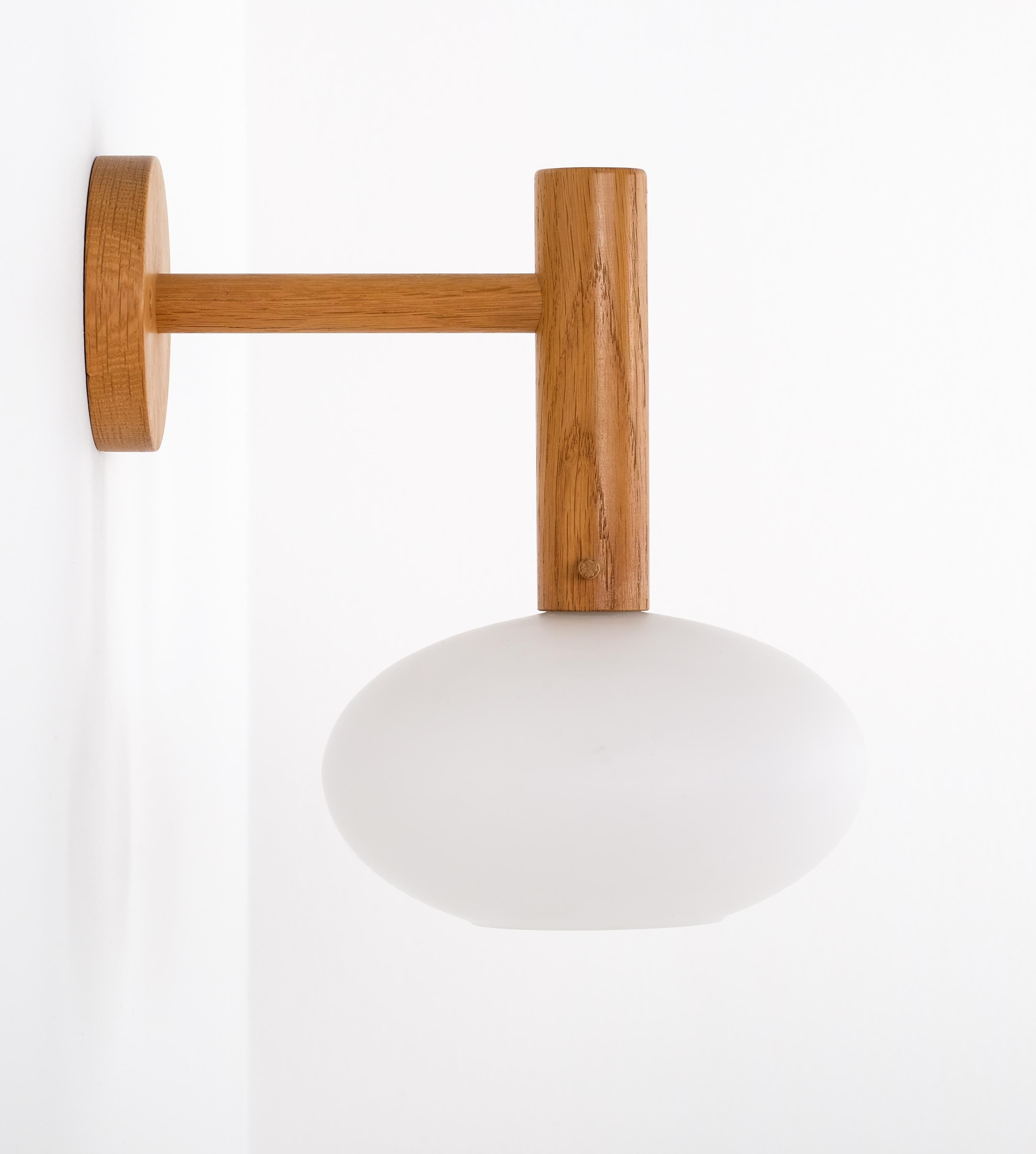 Scandinavian Modern Pair of Wall Lamps by Uno & Östen Kristiansson for Luxus, 1960s For Sale
