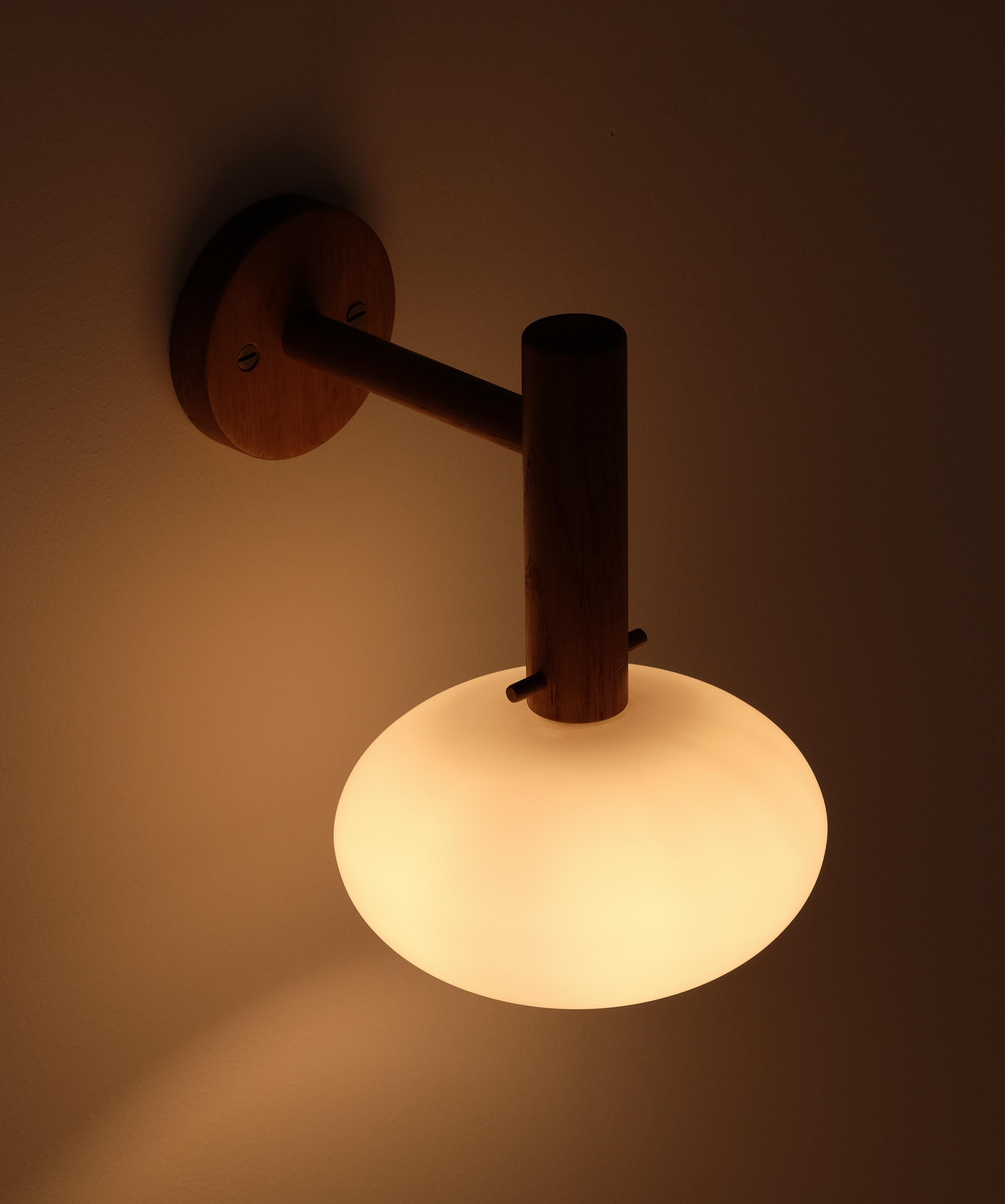 Pair of Wall Lamps by Uno & Östen Kristiansson for Luxus, 1960s For Sale 1