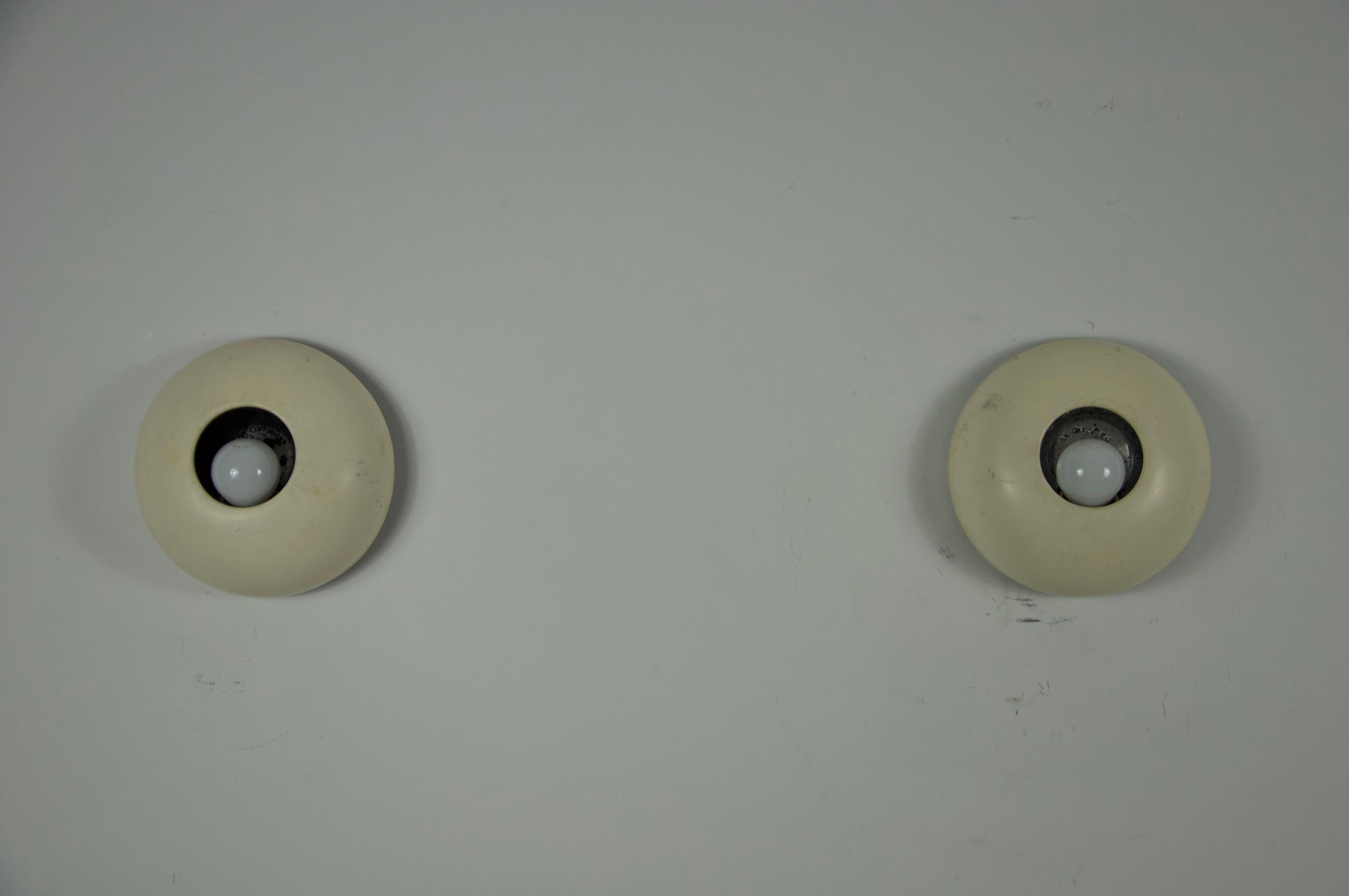 Mid-Century Modern Paire d'appliques par Vico Magistretti pour Oluce, Italie, années 1970 en vente