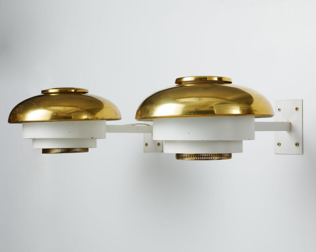 Pair of wall lamps, designed by Alvar Aalto for Valaistustyö,
Finland, 1950s

Brass and lacquered steel.

Very rare example.

Dimensions:
Total depth: 50 cm / 1' 6 1/2