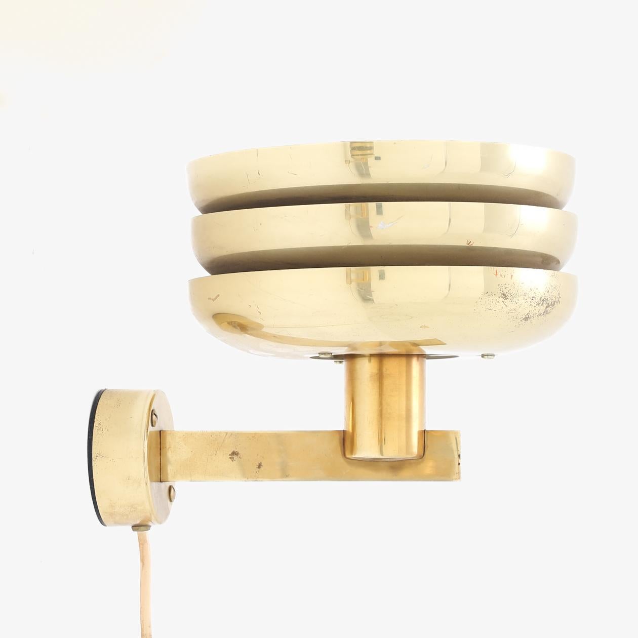 Scandinavian Modern Pair of Wall Lamps in Brass by Hans-Agne Jakobsson For Sale