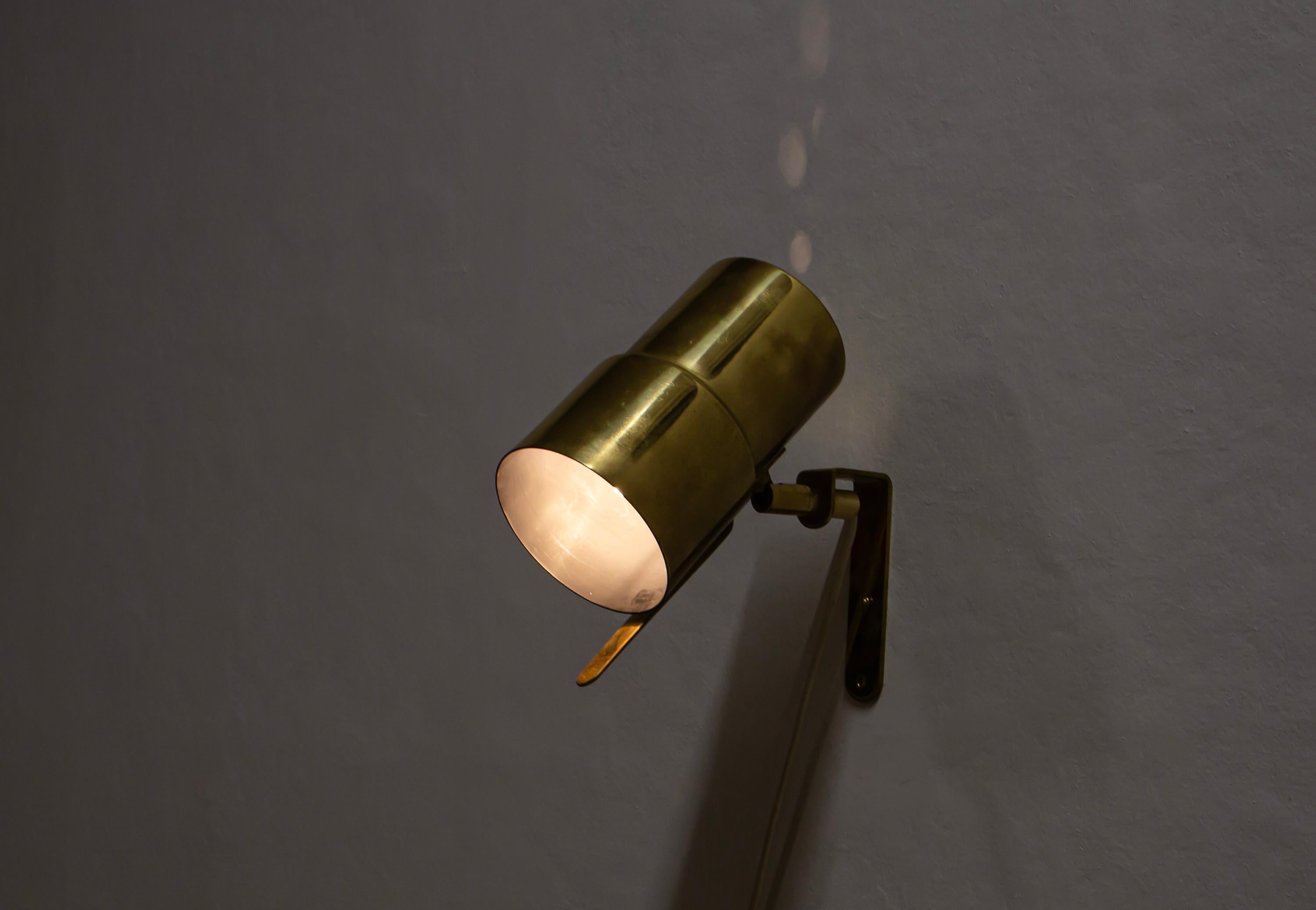 Pair of Wall Lamps in brass Model V-324 by Hans-Agne Jakobsson, Sweden, 1960s 4