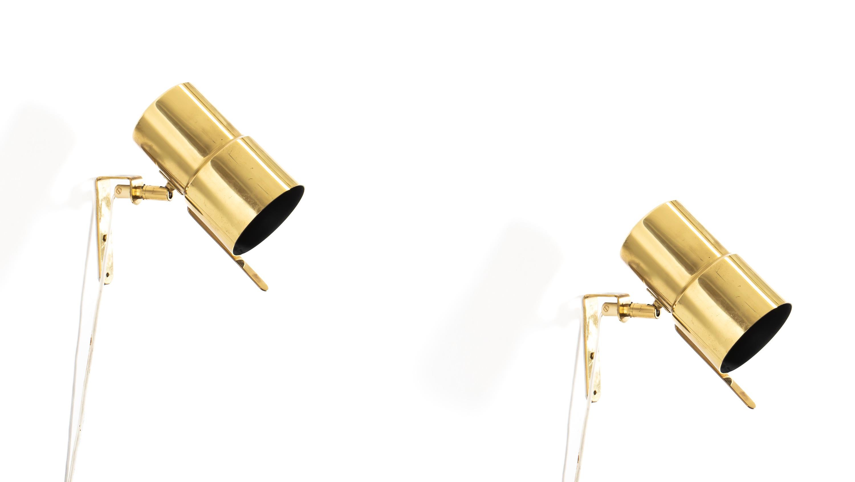 Pair of Wall Lamps in brass Model V-324 by Hans-Agne Jakobsson, Sweden, 1960s In Good Condition For Sale In Oslo, NO