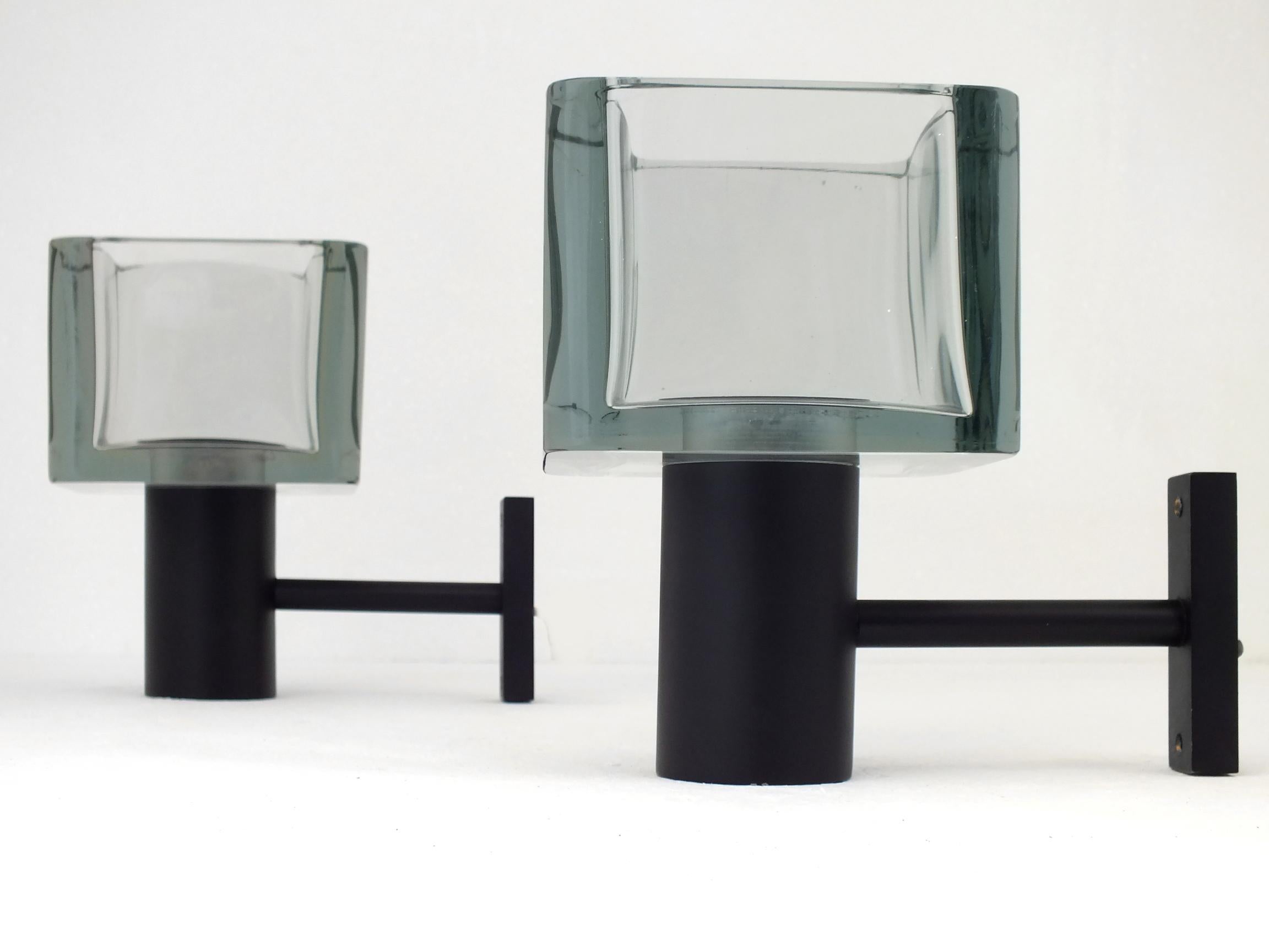 Seguso Italien Flavio Poli Design zwei Wandleuchte Glas Jahre '70

 Struktur lackiert und Lampenschirm in Glas, perfekter Zustand