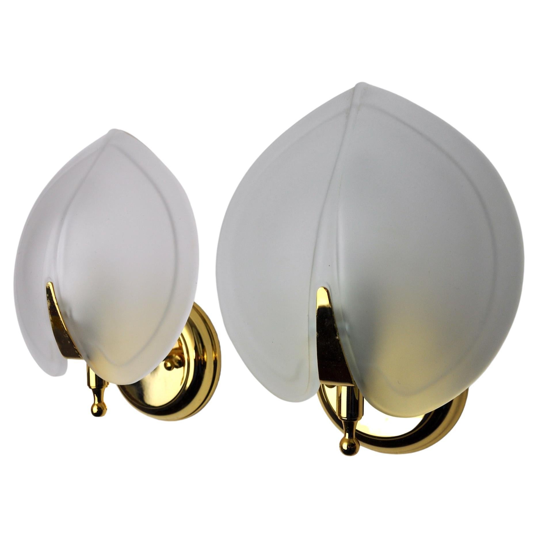 Pair of Wall Lamps "Leaf" in Opaque Glass, Murano, Italy, 1980