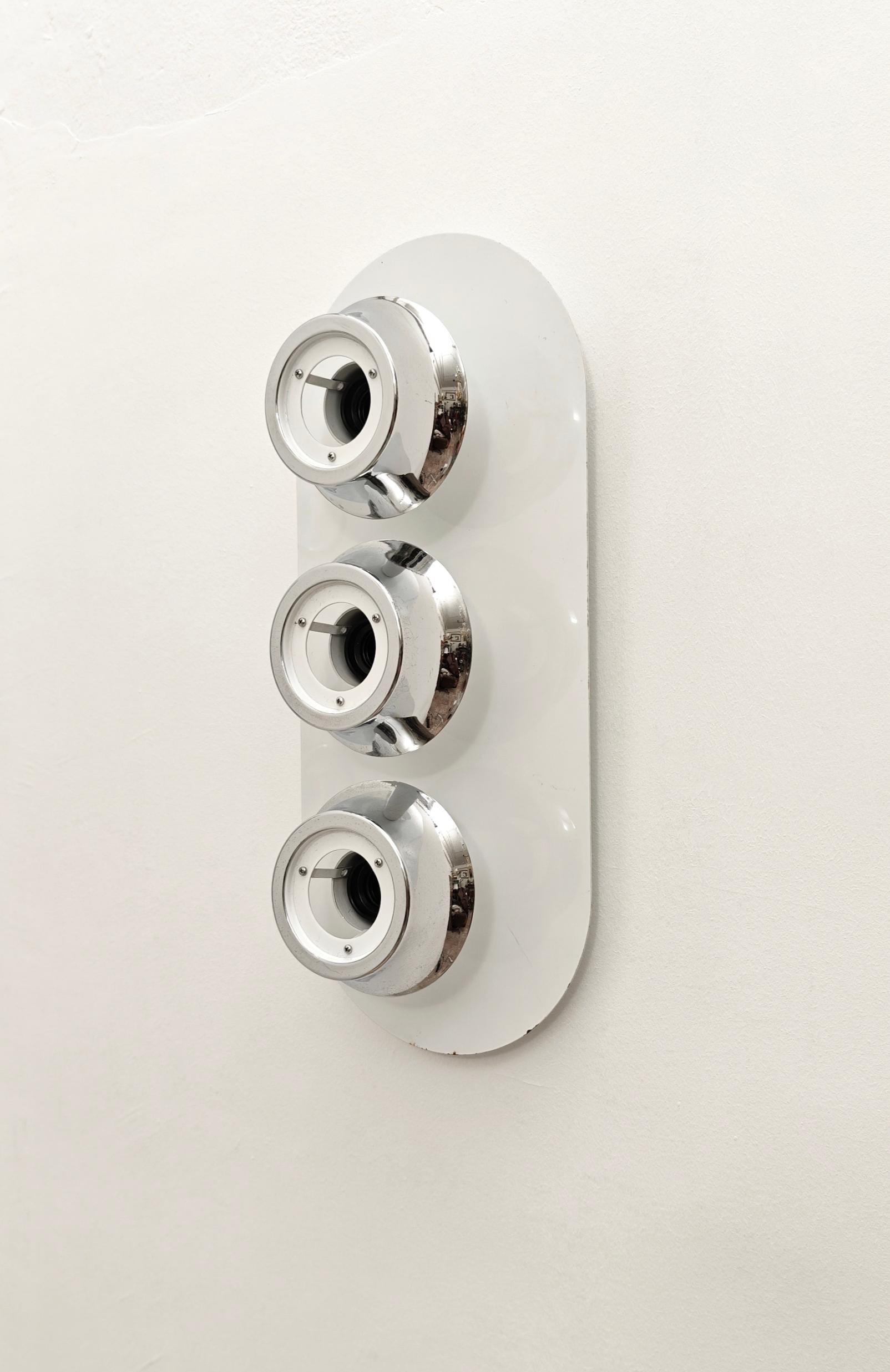 Paire d'appliques en métal émaillé et aluminium Esperia Italie 70s Mid-Century en vente 1