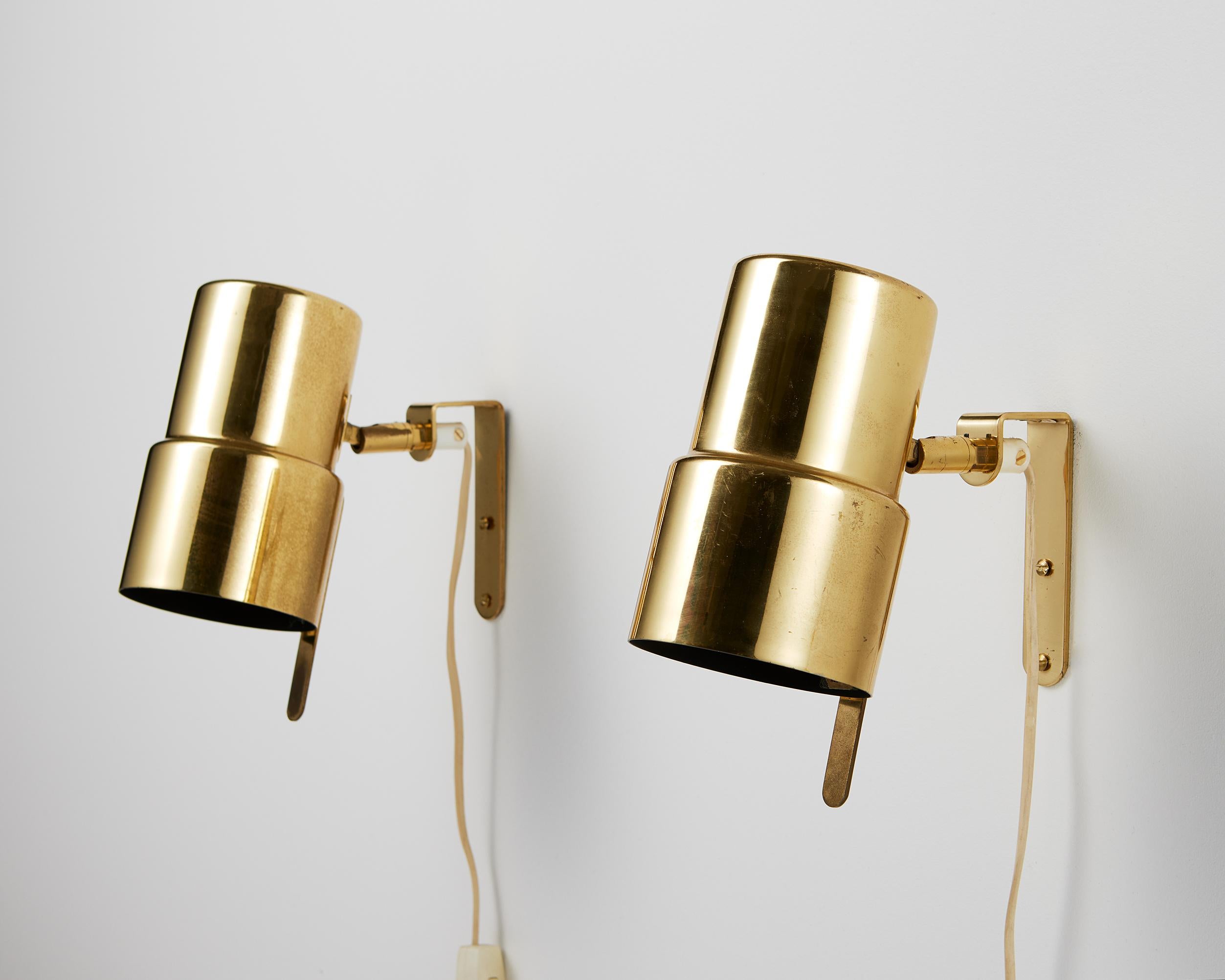 Pair of wall lamps model V-324 designed by Hans-Agne Jakobsson,
Sweden. 1960s.
Polished brass.

Measures: H: 10 cm / 4