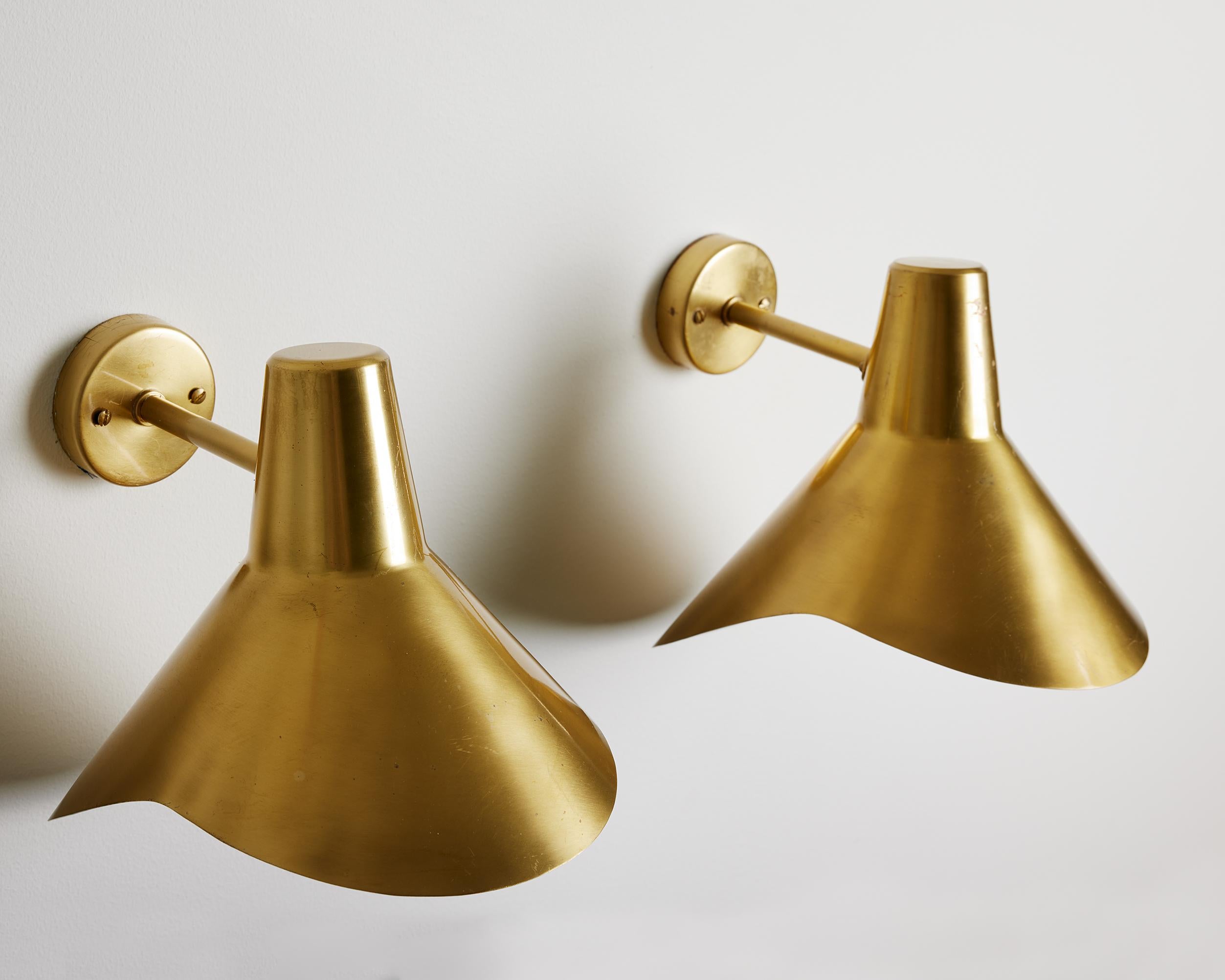 20th Century Pair of Brass Wall Lamps Model V319 Designed by Hans Bergström for Ateljé Lyktan For Sale