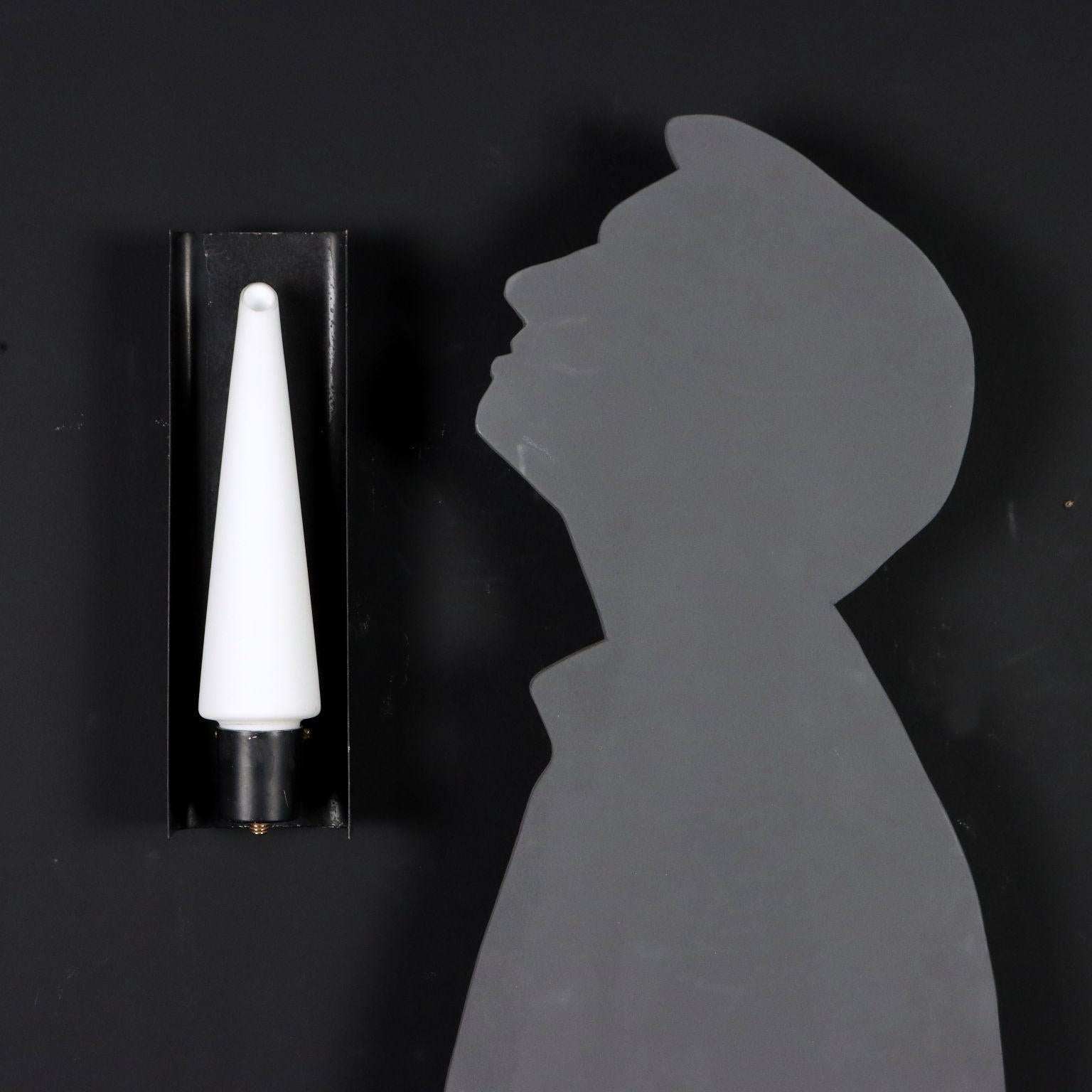 Italiano Coppia di lampade da parete in vetro opalino Italia 1960s in vendita