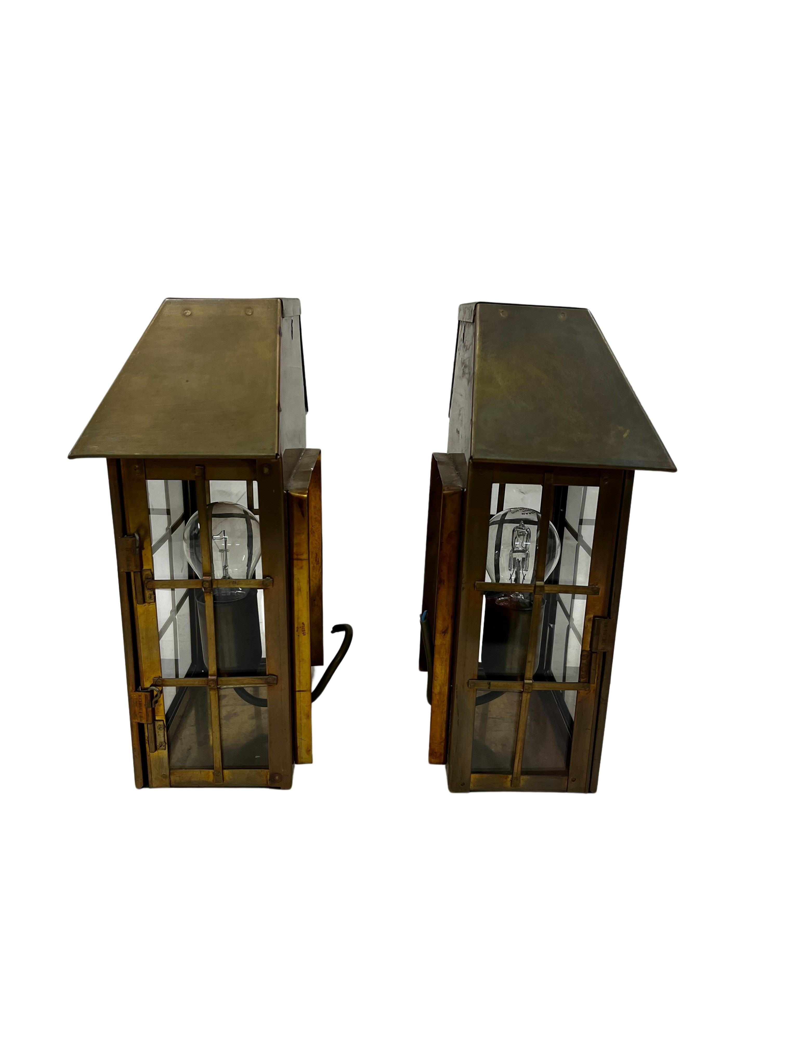 Patinated Pair of wall lamps, patinated brass, architectural form, Mid Century  For Sale