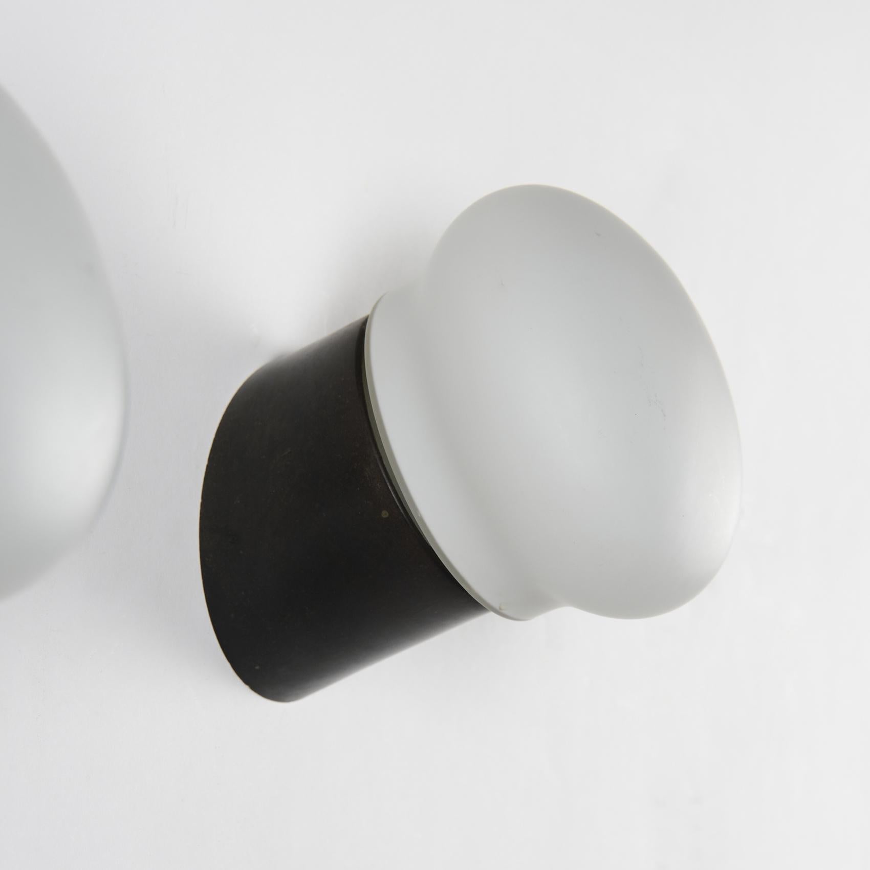 Coppia di lampade da parete scelte da Charlotte Perriand, Francia, 1970 in vendita 4