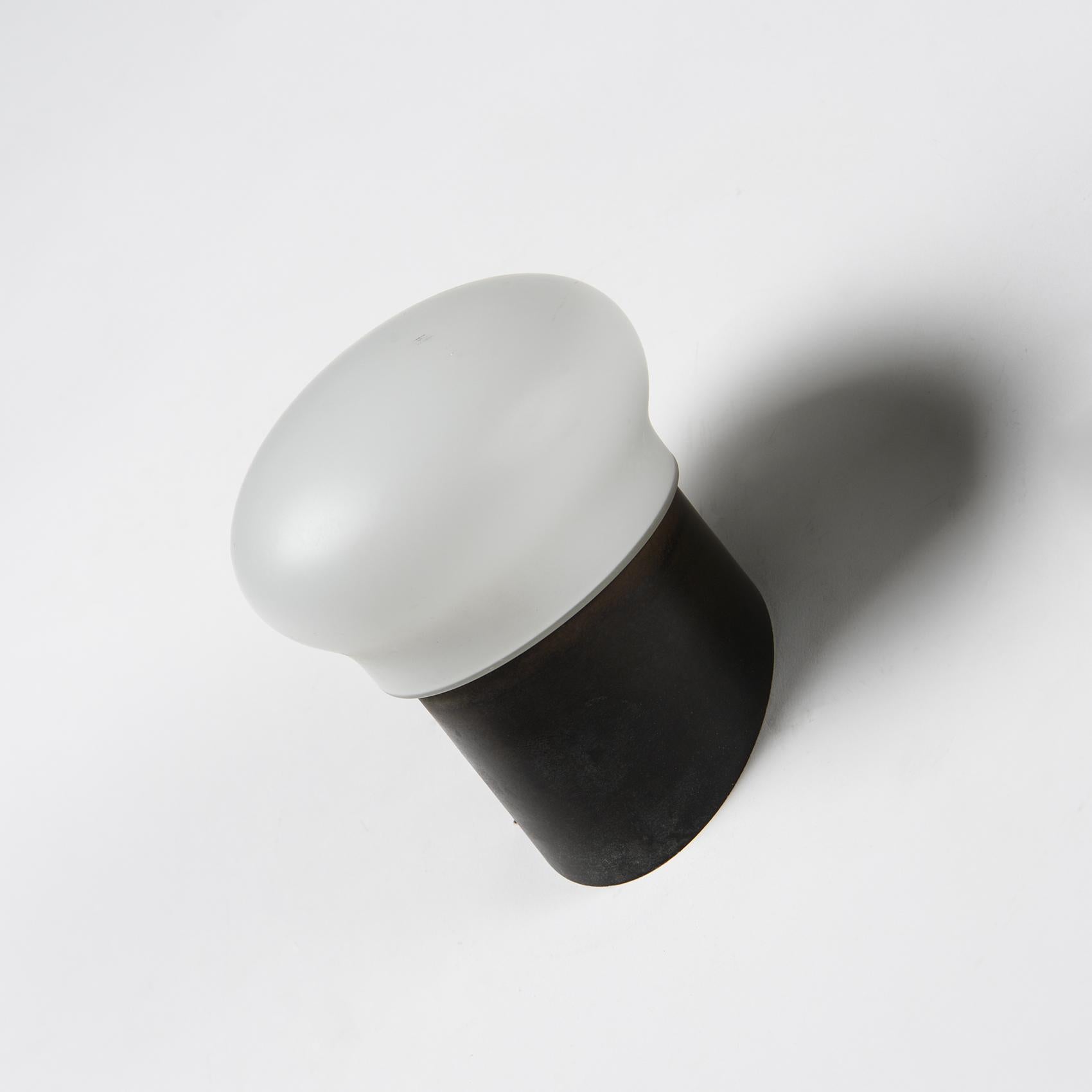 Coppia di lampade da parete scelte da Charlotte Perriand, Francia, 1970 in vendita 5