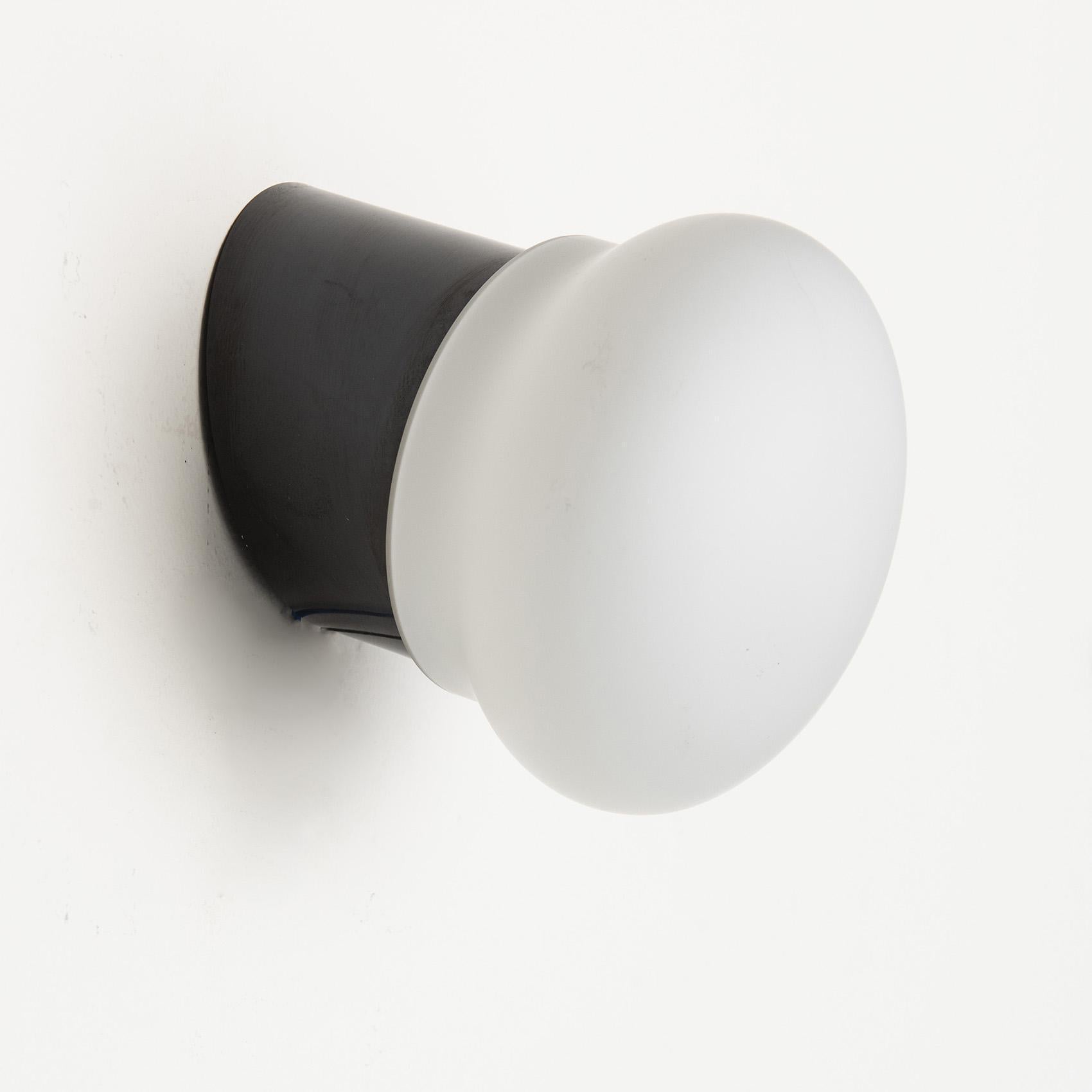 Coppia di lampade da parete scelte da Charlotte Perriand, Francia, 1970 In condizioni buone in vendita a VILLEURBANNE, FR