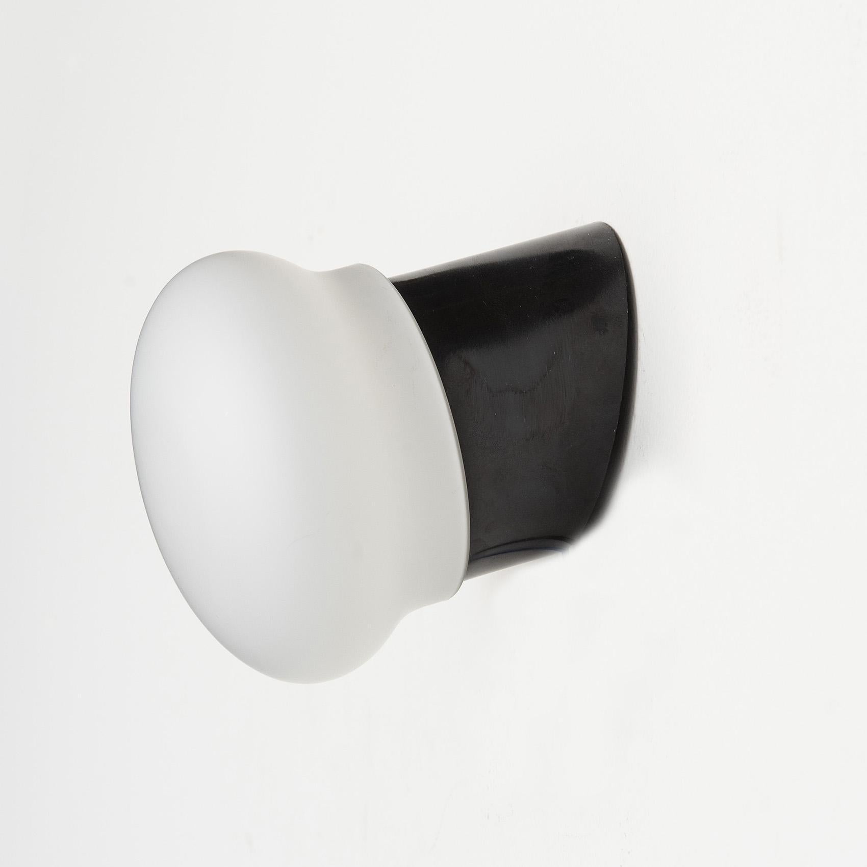 XX secolo Coppia di lampade da parete scelte da Charlotte Perriand, Francia, 1970 in vendita