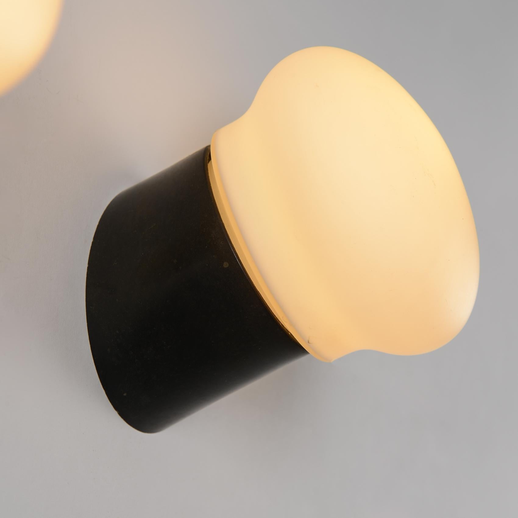 Coppia di lampade da parete scelte da Charlotte Perriand, Francia, 1970 in vendita 1