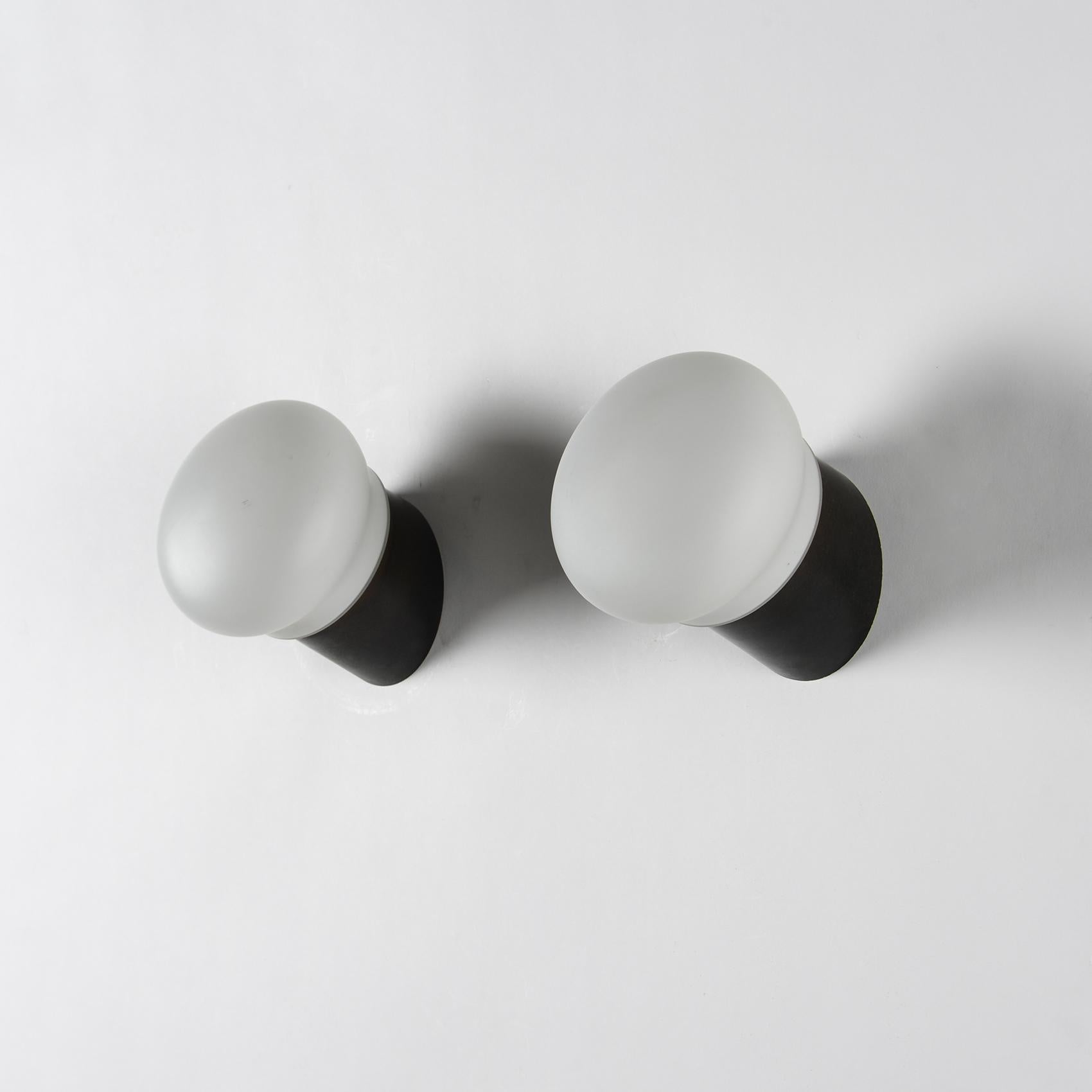 Coppia di lampade da parete scelte da Charlotte Perriand, Francia, 1970 in vendita 2